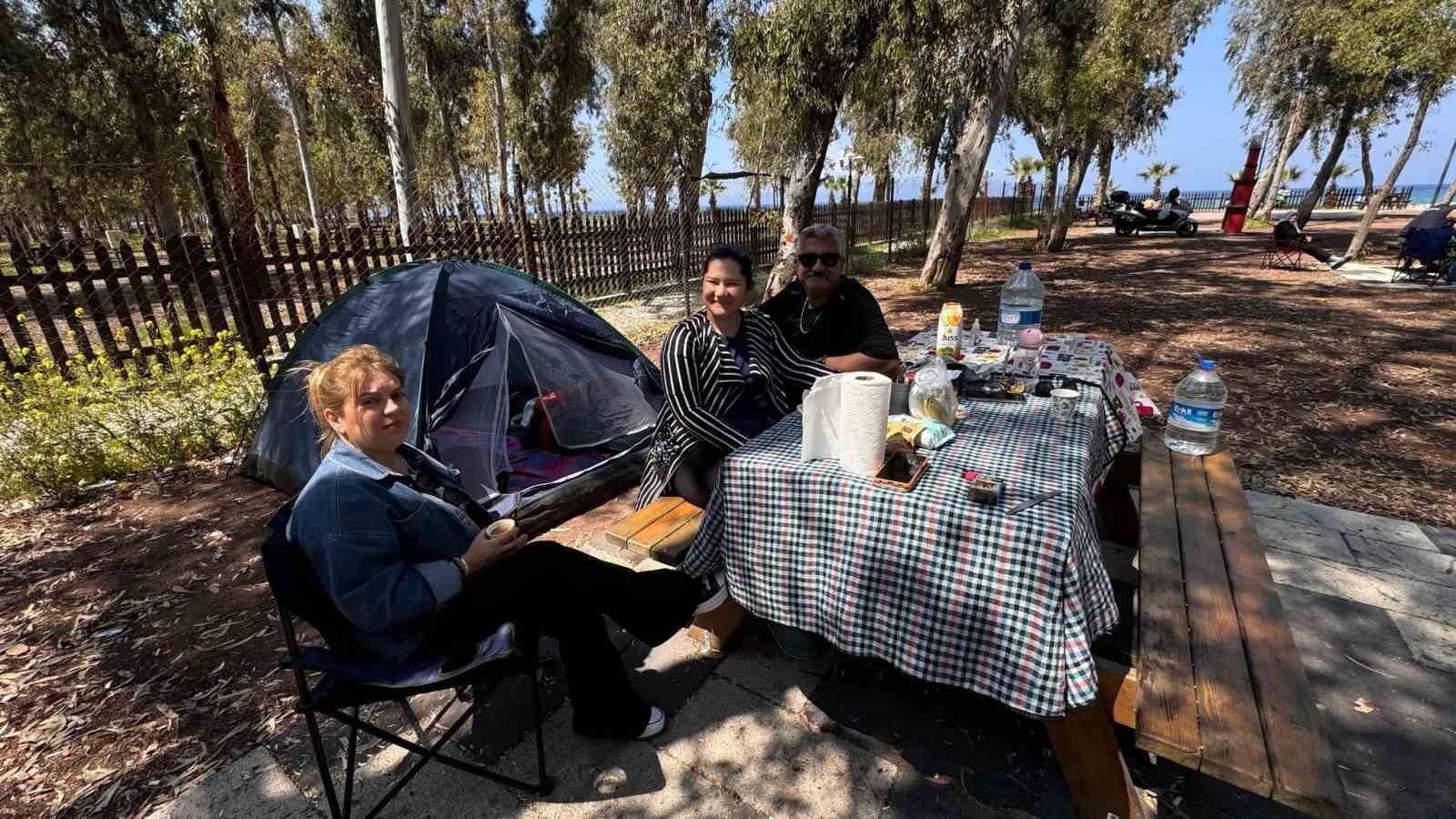 Kusadasi Sevgi Plaji Piknikcilerin Yeni Bulusma Noktasi Oldu 1B24410B6Db5E8Dd9B2Fbf6B599B355C