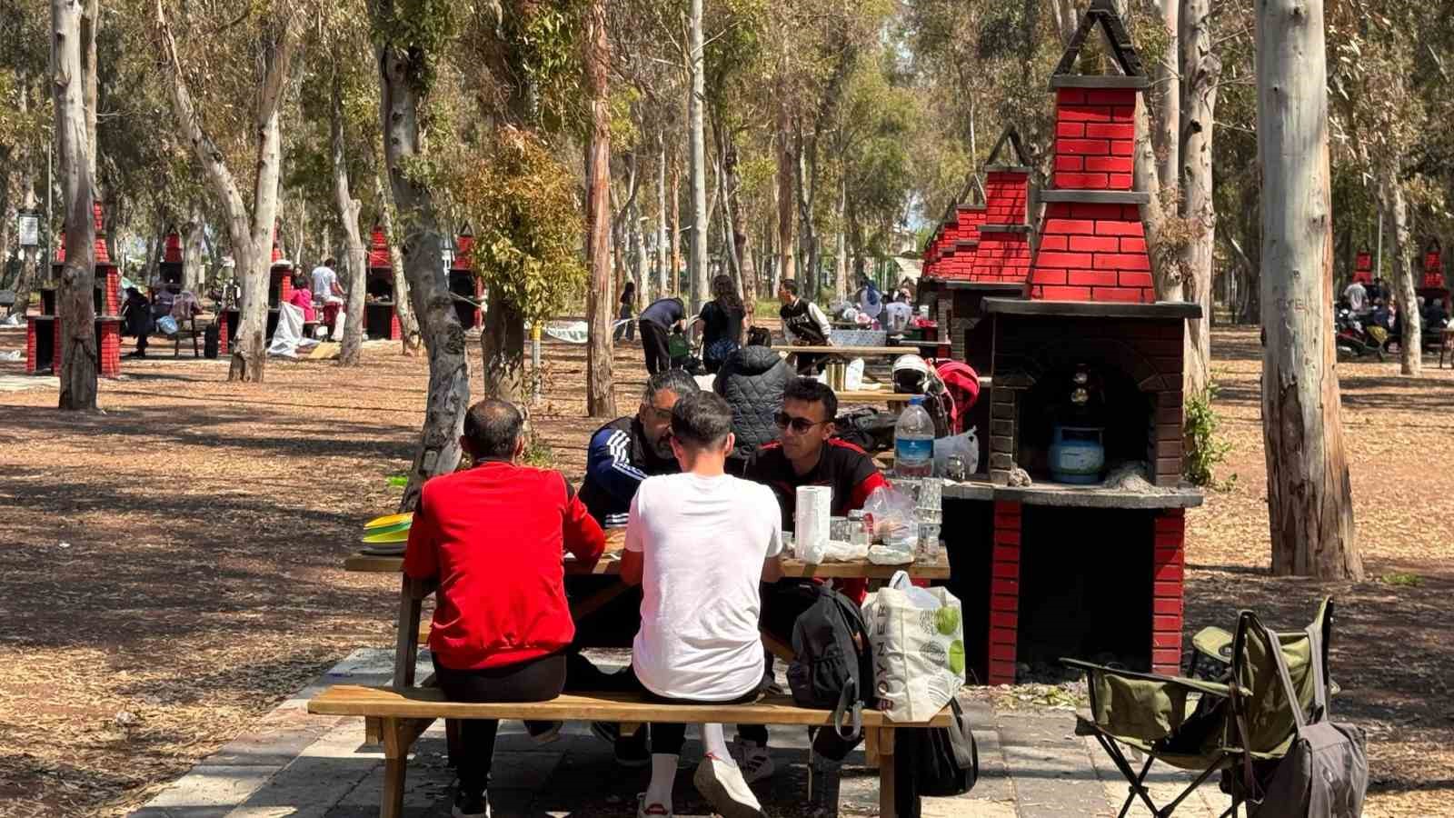 Kusadasi Sevgi Plaji Piknikcilerin Yeni Bulusma Noktasi Oldu 8B862B3F637Fa322Fbf28A04Cea01802