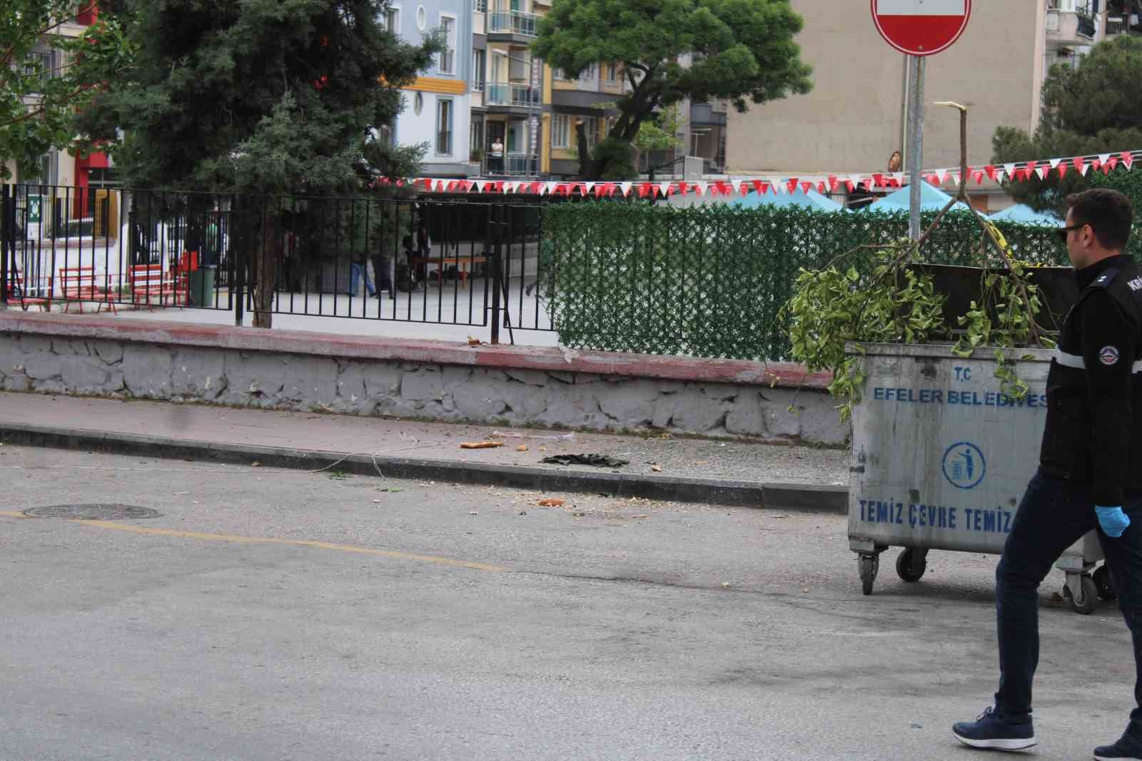 Okul Onunde Supheli Canta Panigi Okul Bahcesi Bosaltildi 1964C1D8F03Bdd9500C68Aaa0C638C3A