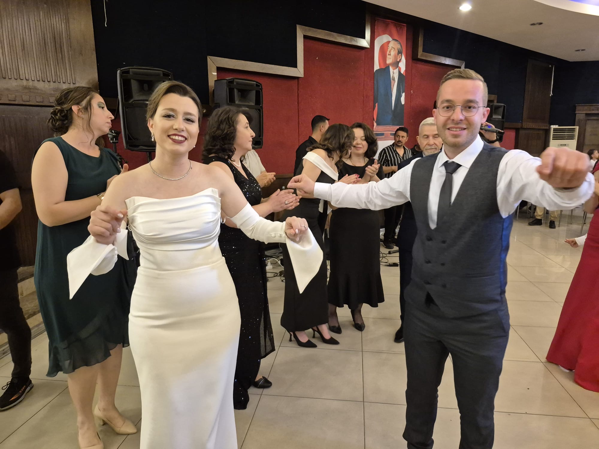 Tuncalp Ve Irem Ilk Adimi Atti Nazillide Dugun Tadinda Nisan 561323 4Cc87C3644D0C10258B44C4902B05Ba1