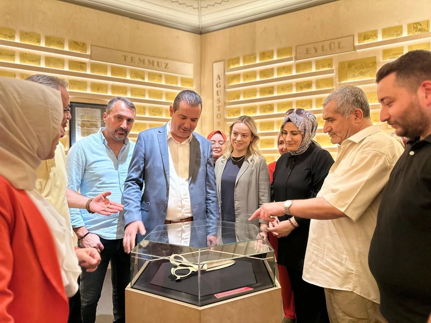 Ak Partililer Adnan Menderesi Muzede Andi 570193 Beee358Efe6A683193B1E73A6680D051