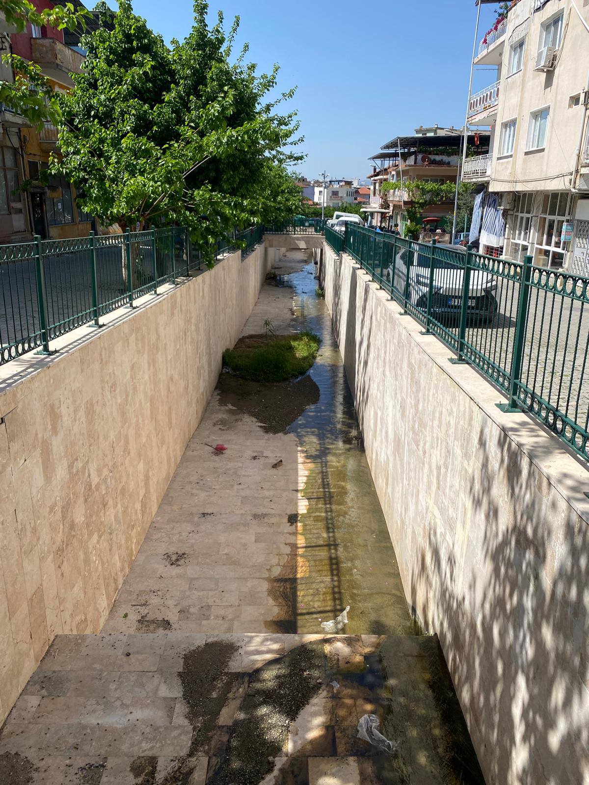 Arazoz Gitti Pislik Ve Koku Kaldi Vatandaslar Isyanda 570950 1F1A546Bc96C91E807Fa5A2B36C6E10F