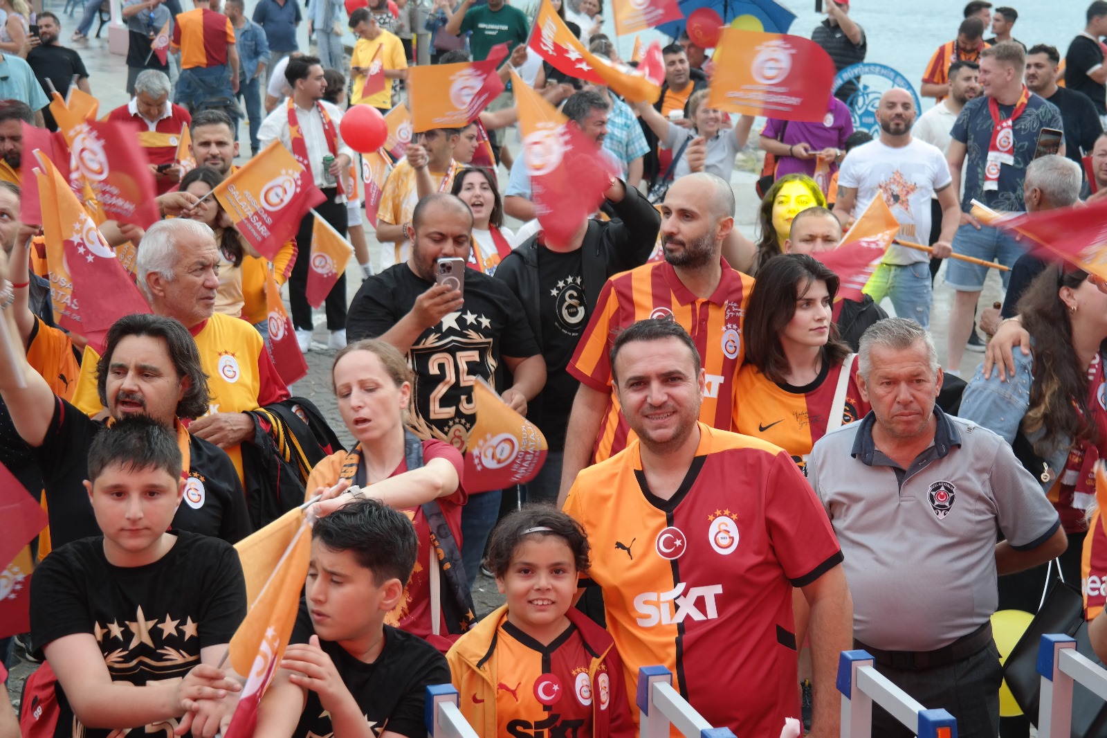 Armaya Adanmis Hayatlar Kusadasinda Meydanlara Sigmadi 570640 4D443C077557De1914179Ae7Fcaeac95