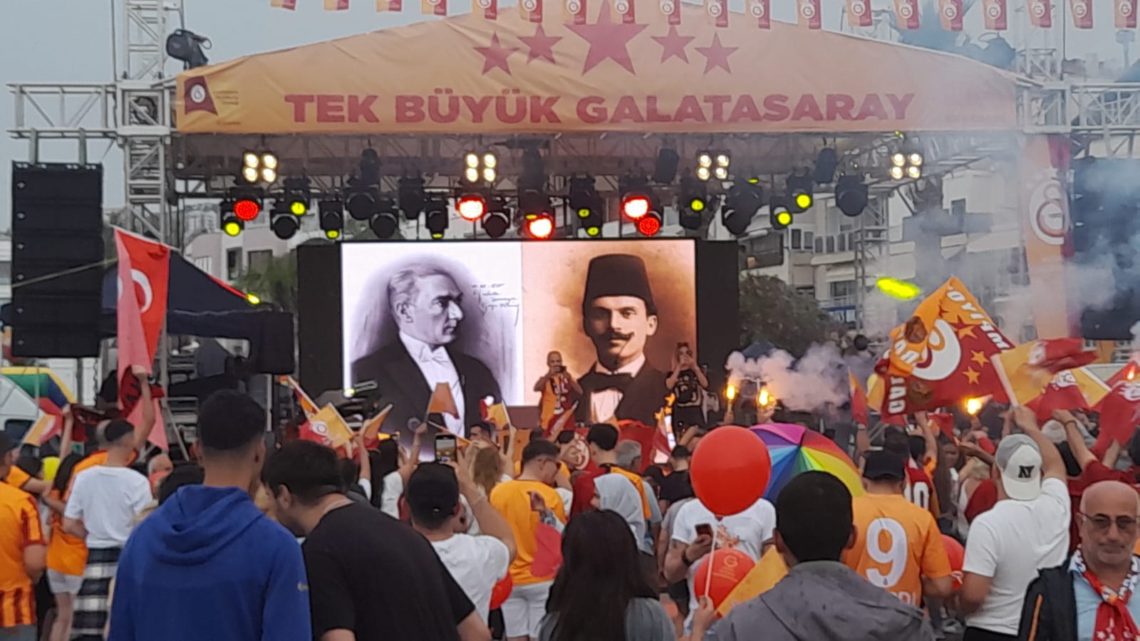 Armaya Adanmis Hayatlar Kusadasinda Meydanlara Sigmadi 570640 Ff011A834Afc1F73A80626335Aa76D15