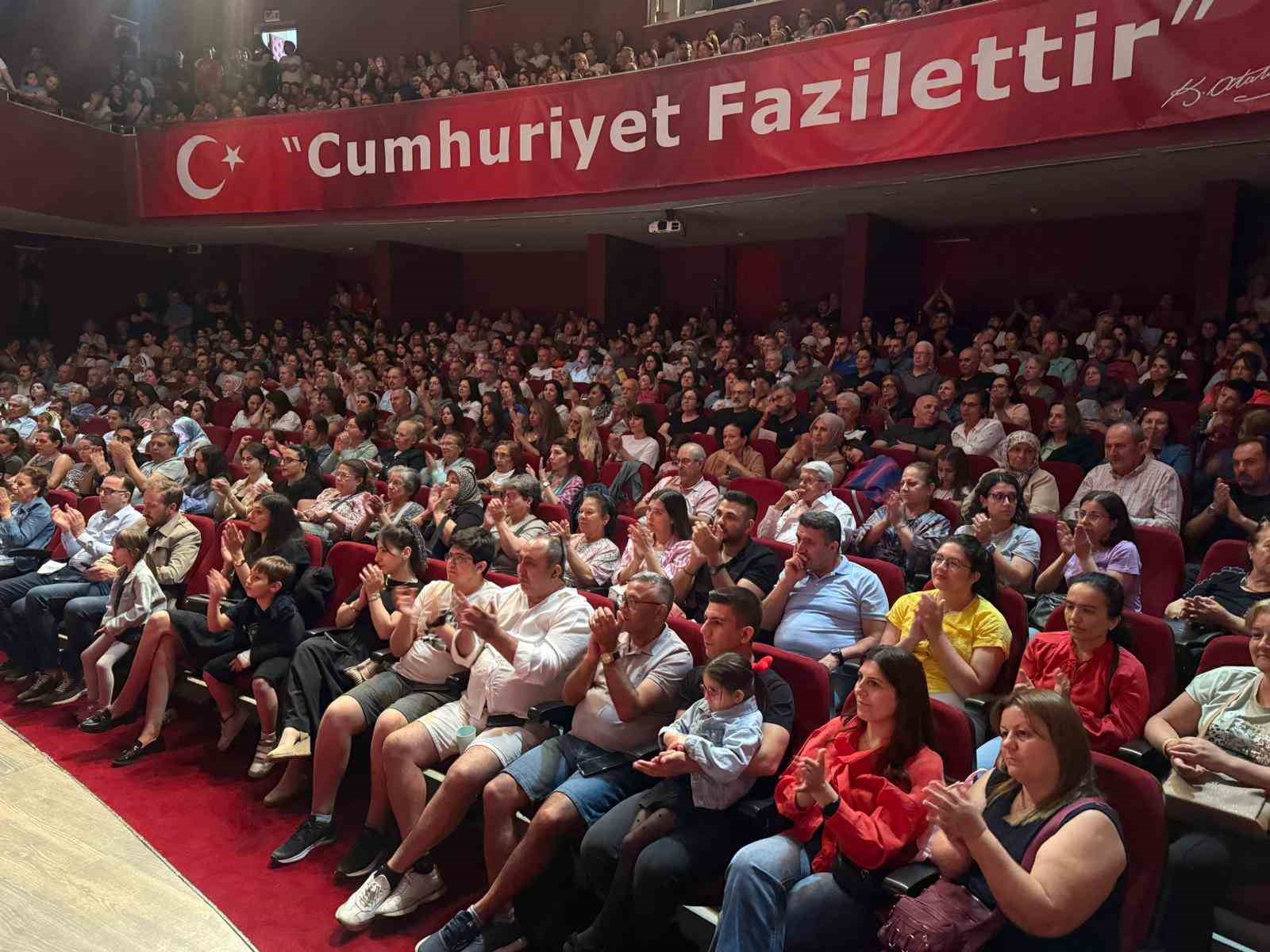 Aydin Buyuksehirden Yil Sonu Gosterisi Edaad7D8D02Ddc0C50345912E9D387D5