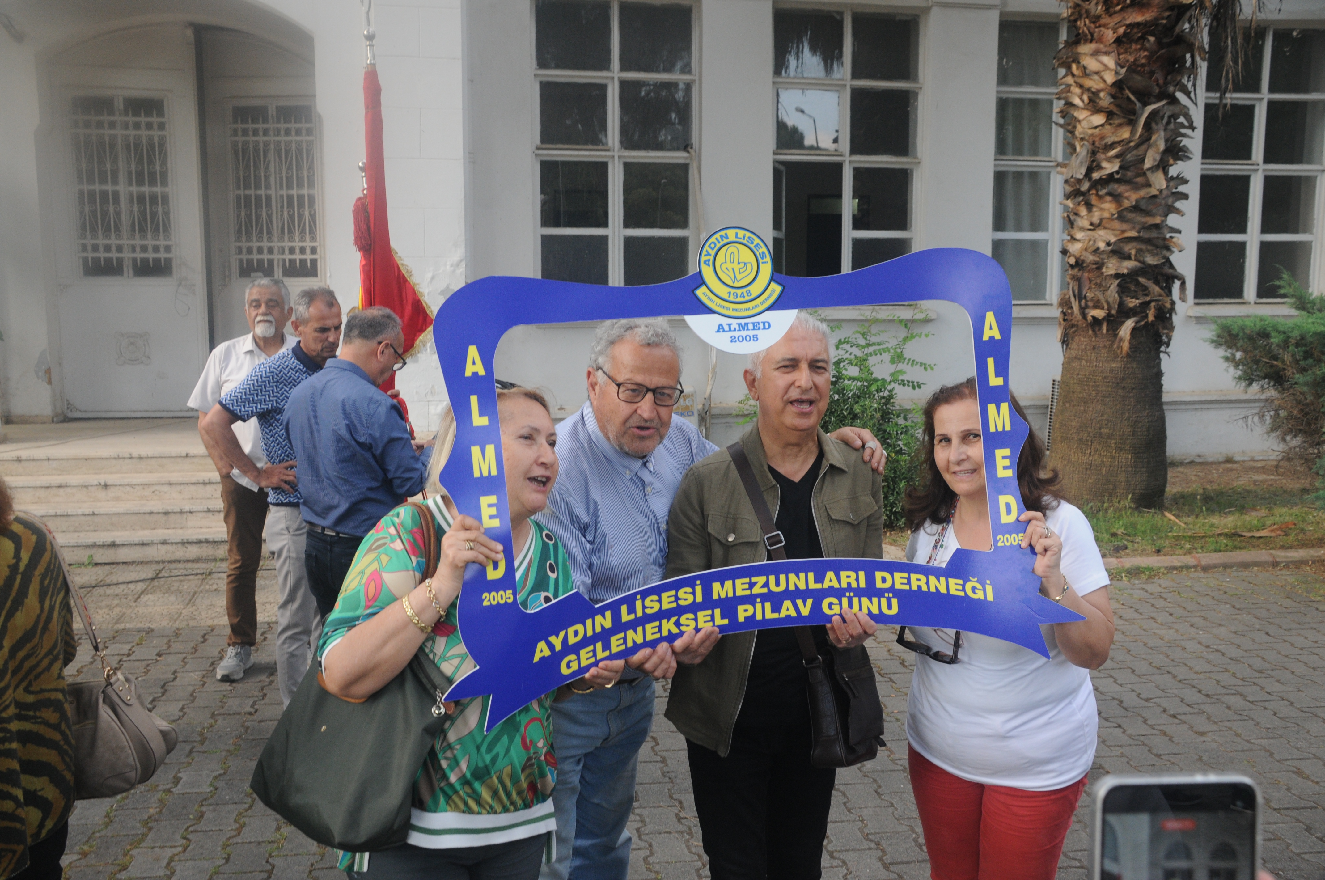 Aydin Lisesinde Gelenek Devam Etti Mezunlar Pilav Gununde Bulustular 571869 102F42Ea4Cf2464505B967Dc772633Ed