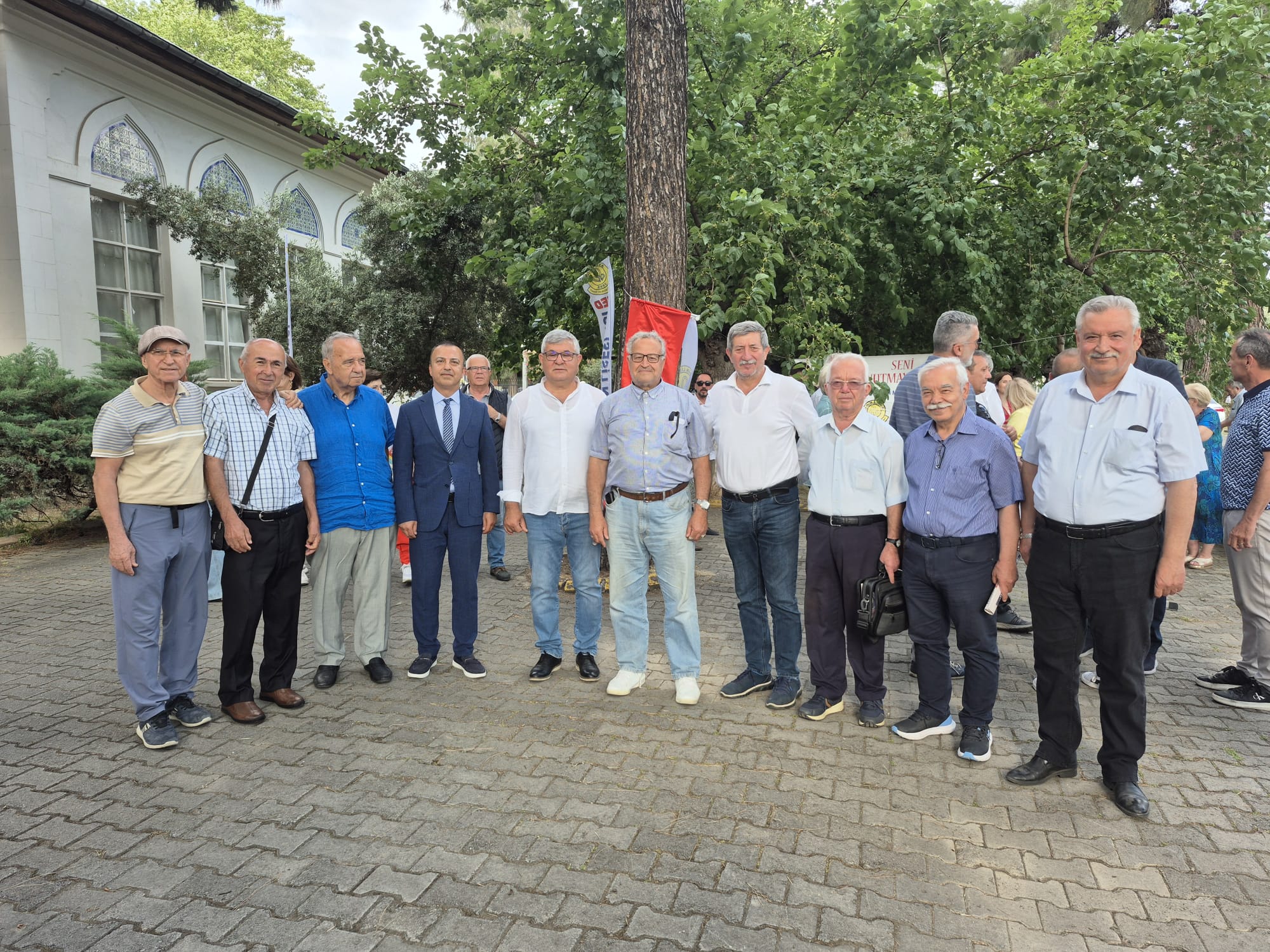 Aydin Lisesinde Gelenek Devam Etti Mezunlar Pilav Gununde Bulustular 571869 74B035088490620