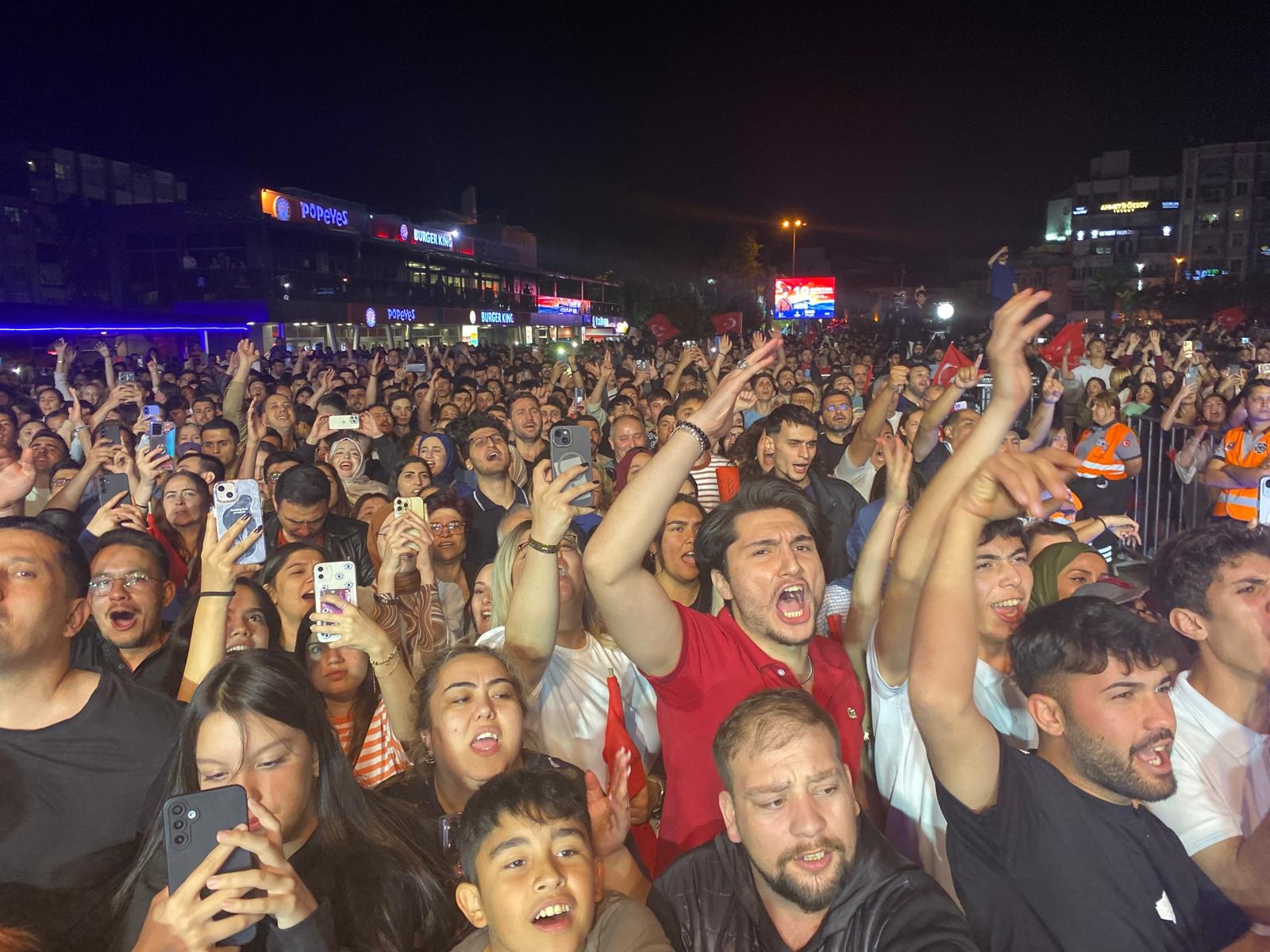 Aydinlilar Haluk Levent Ile Costu 569133 6C3808F8885C5E03C333Fb56E85F9Db4