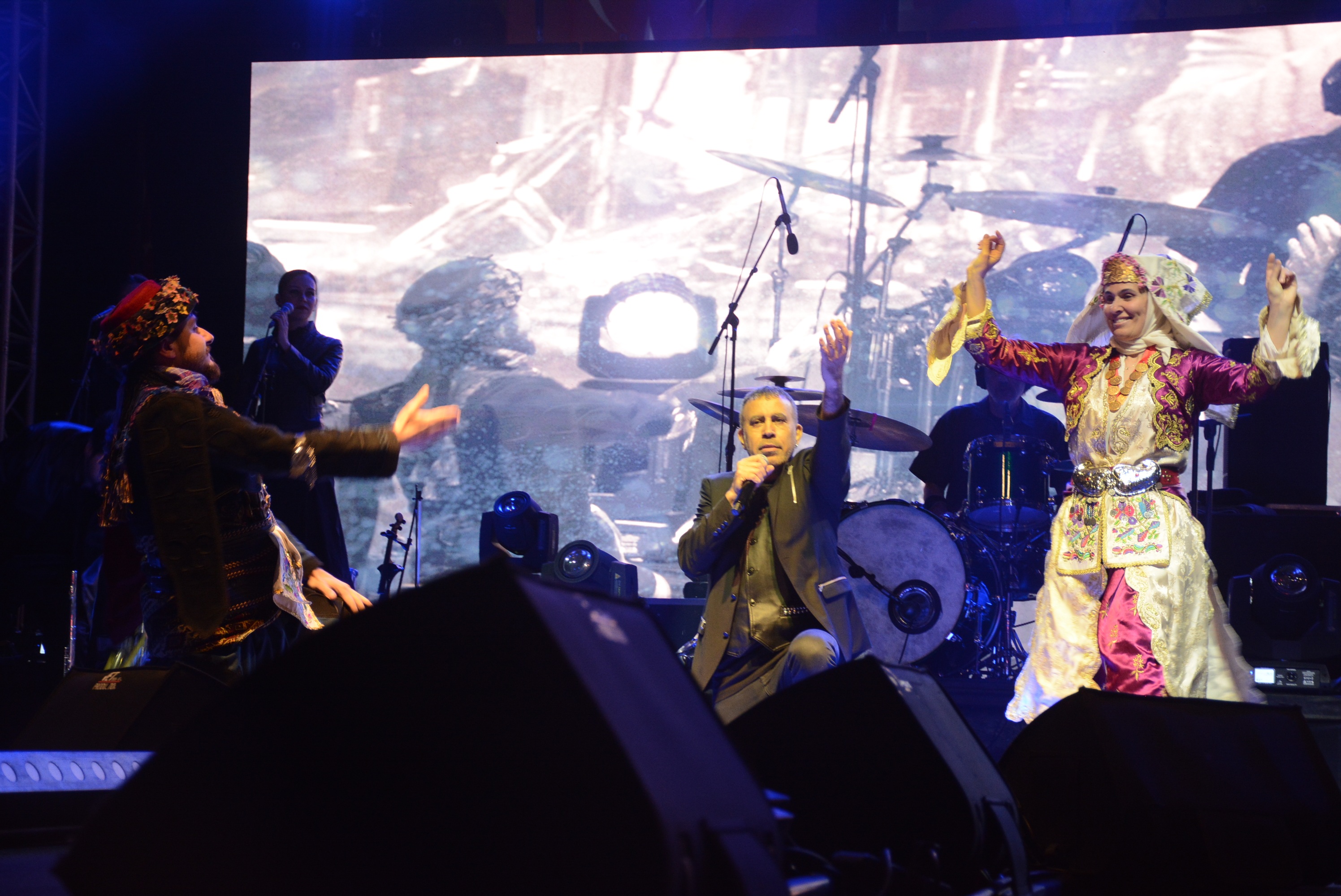 Aydinlilar Haluk Levent Ile Costu 569133 C55846Ddabc1Ac8A597Cea63B7C90098