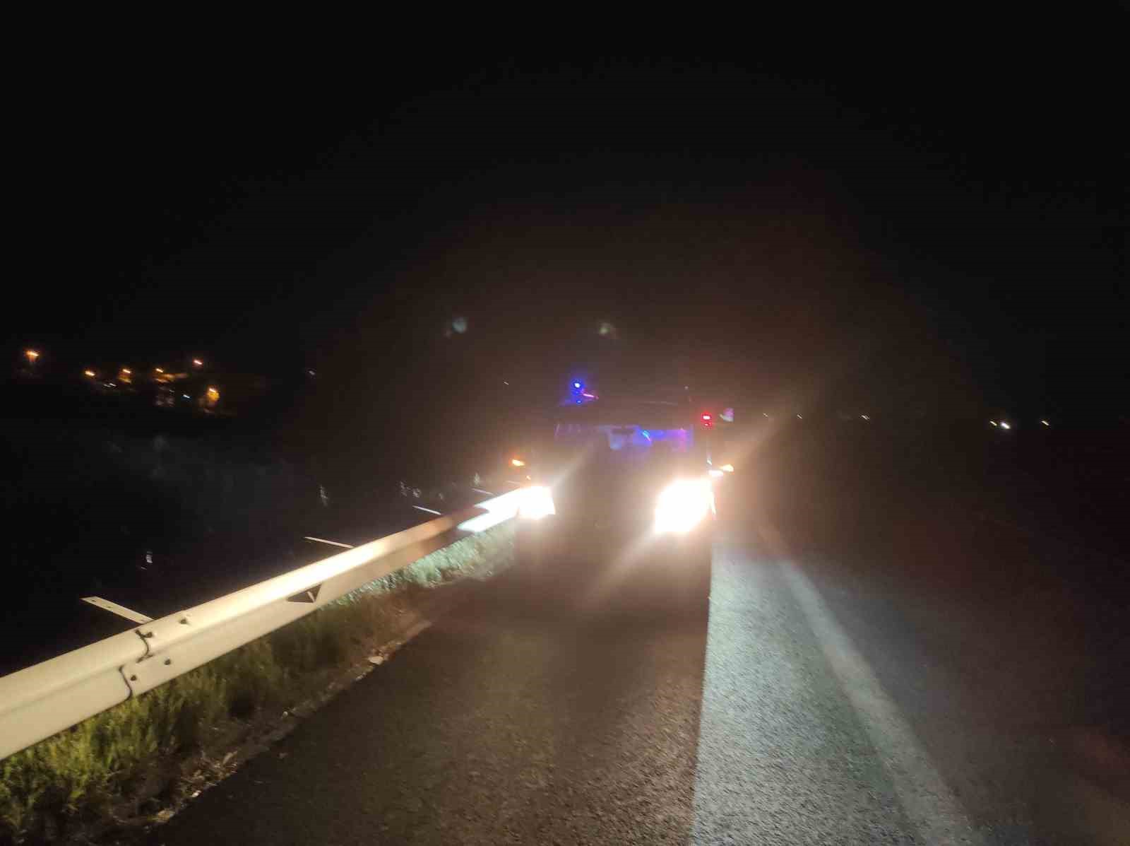 Bariyerlere Sikismis Motosikleti Trafik Ekiplerinin Dikkati Ortaya Cikardi 981Fe3E0C771A2B886Db64C3F6C31Bb3