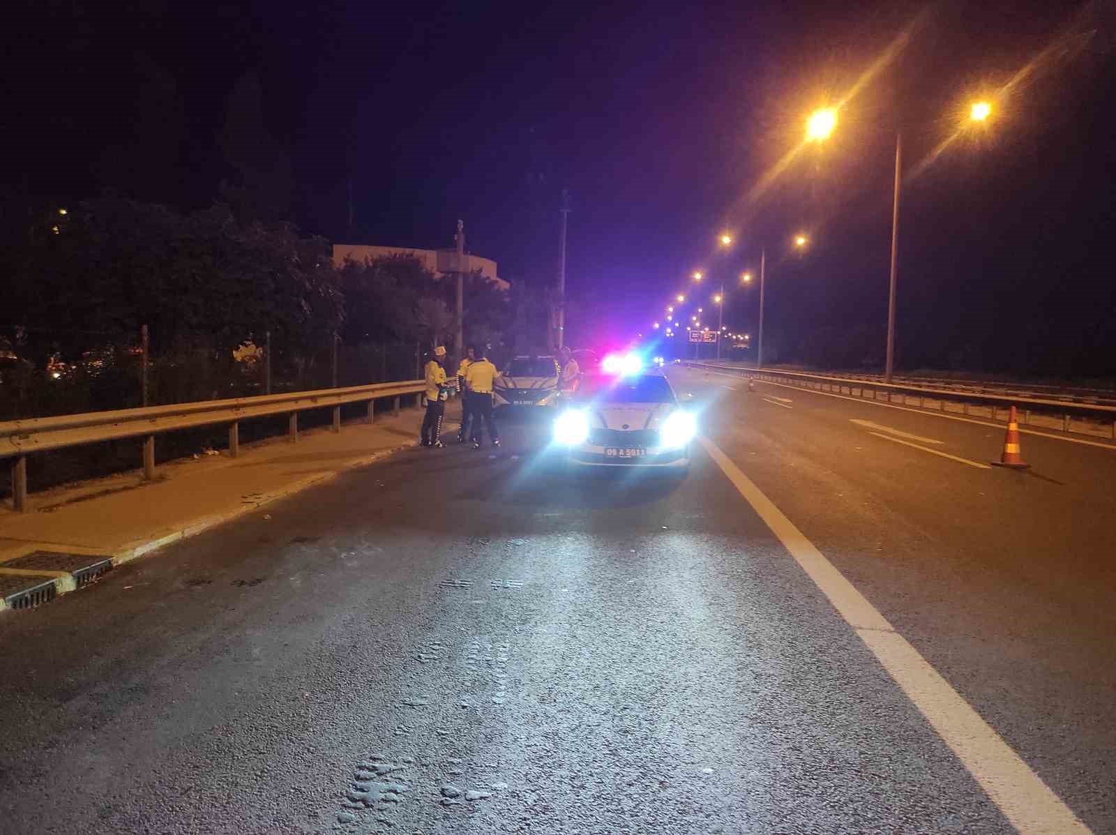 Bariyerlere Sikismis Motosikleti Trafik Ekiplerinin Dikkati Ortaya Cikardi E6D2C1C8Dcfb528Fbd5A2Ba83560817A