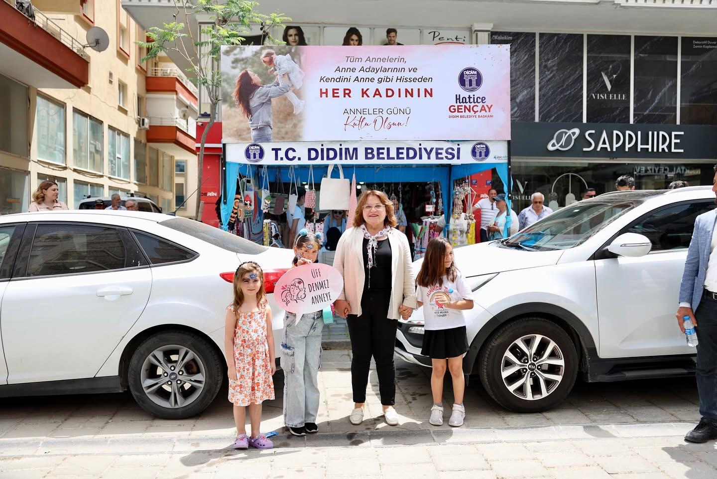 Baskan Gencay Anneler Gunu Dolayisiyla Kurulan Stantlari Ziyaret Etti 566872 7B37F8947973675A1B4975Dba64712F9