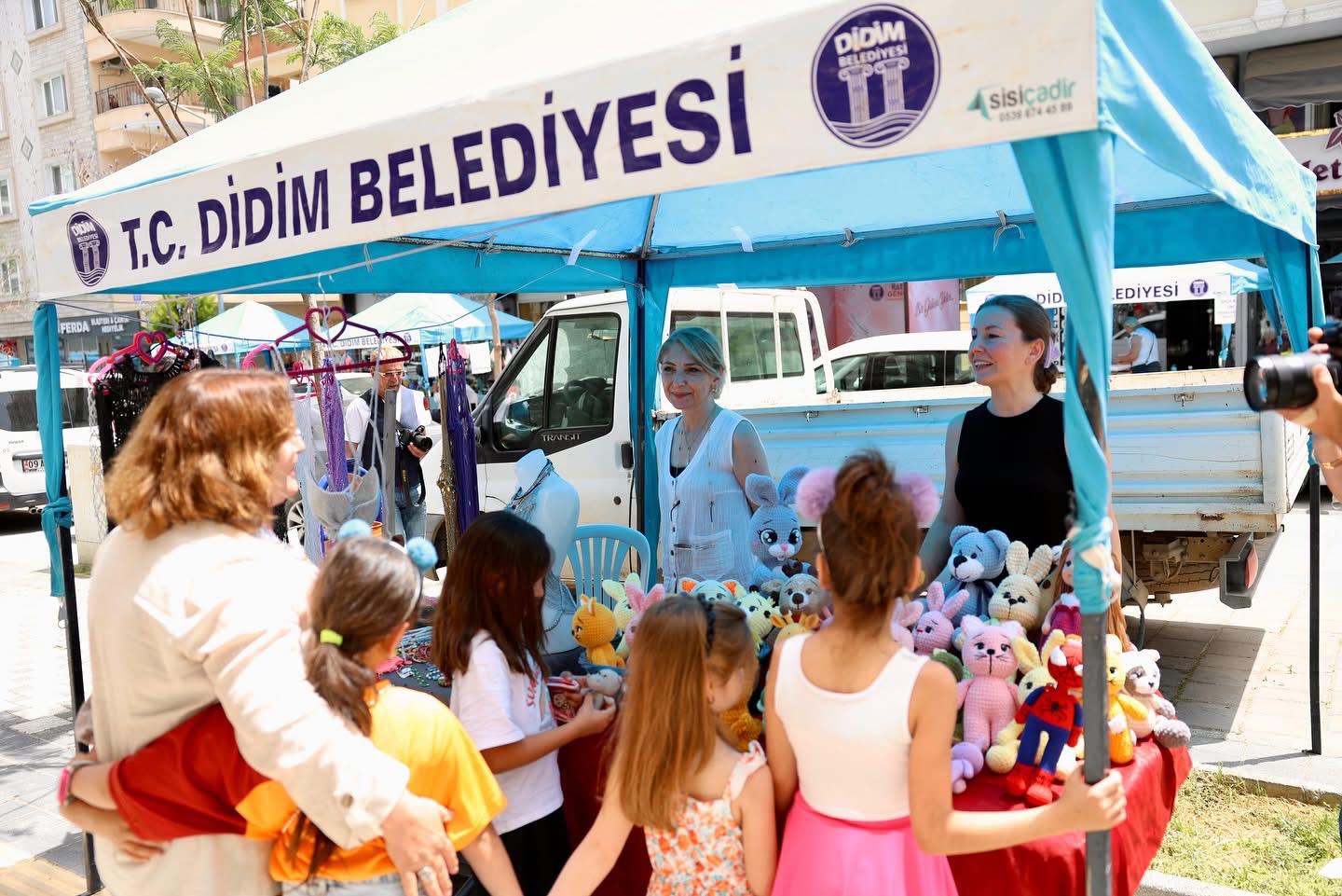 Baskan Gencay Anneler Gunu Dolayisiyla Kurulan Stantlari Ziyaret Etti 566872 B2A3B3296B1Bde470Ad53Ed5A9Fb9799