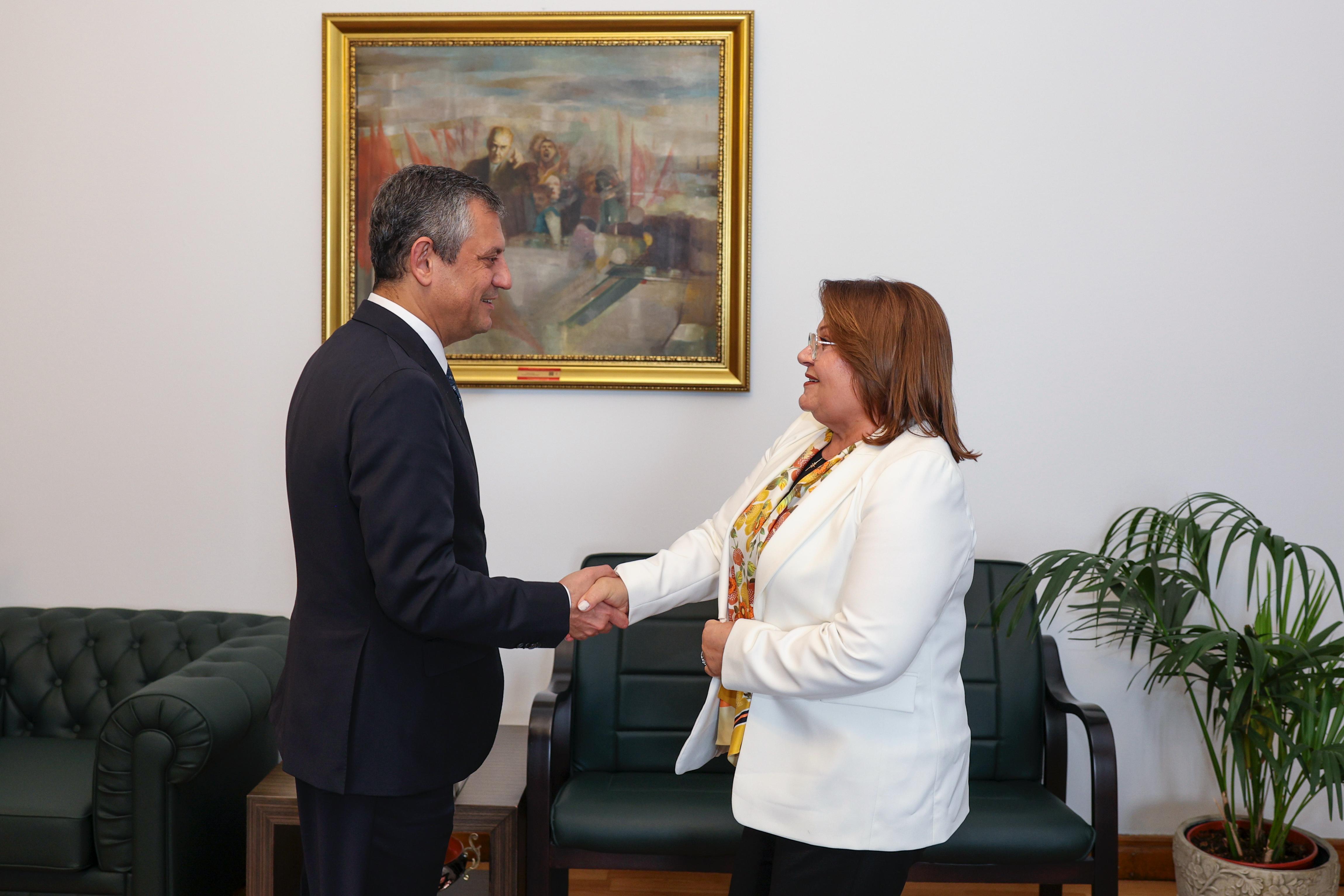 Baskan Gencaydan Chp Lideri Ozele Ziyaret 565648 Bce388B13Cc5Bcfe84Bef32617279476