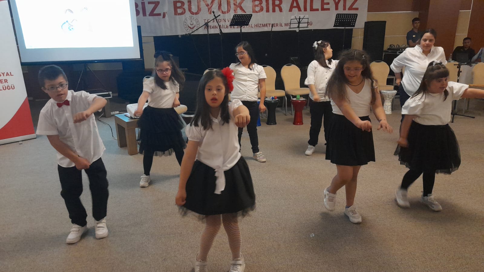 Biz Buyuk Bir Aileyiz Bulusmasi Kusadasinda Gerceklesti 568841 479Bc4642375Ab8E0291F3Fd59074B04