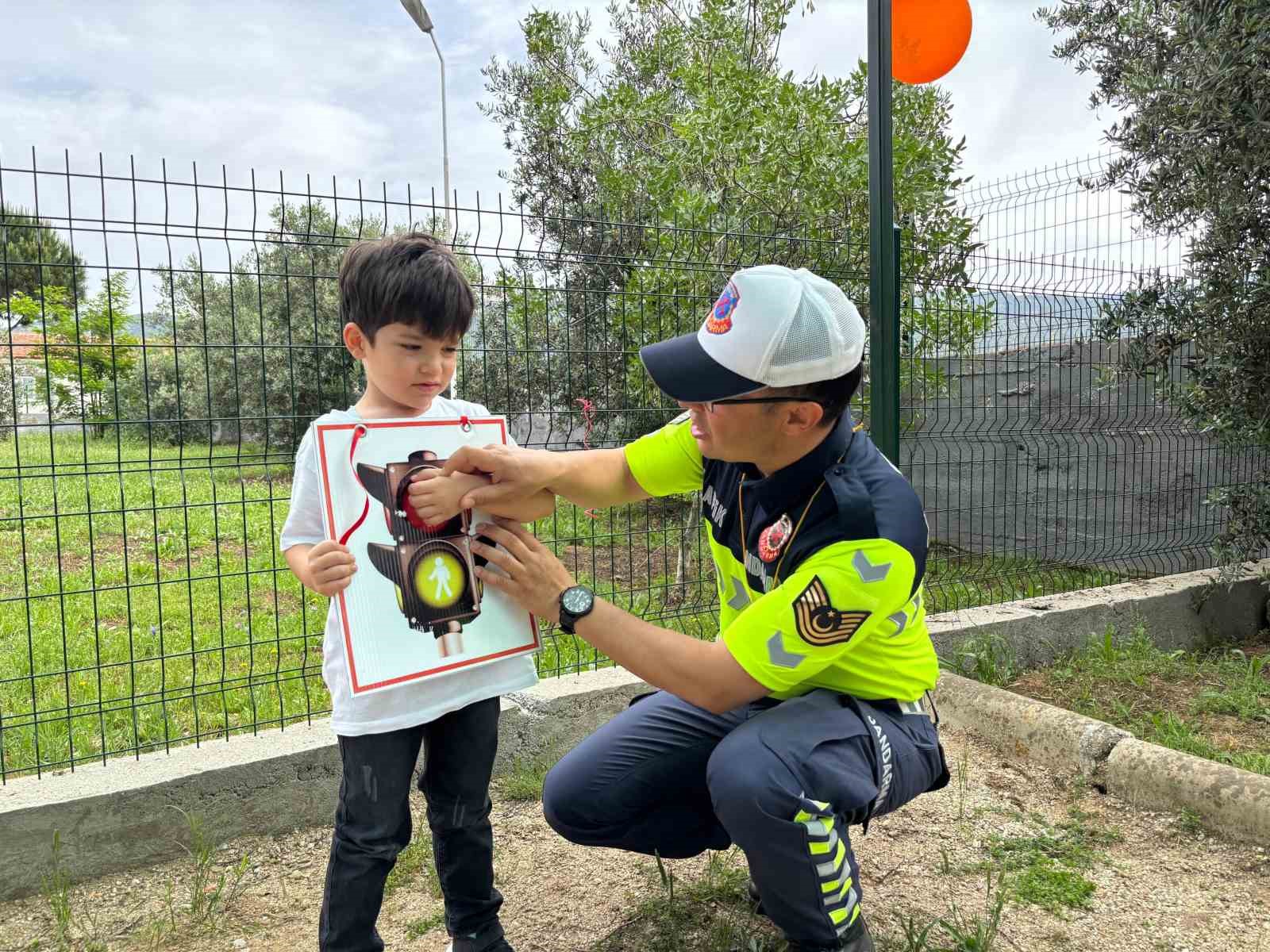 Cinede Anaokulu Ogrencilerine Trafik Egitimi Verildi 6E91D8896A794Edb94Af6Cfa2Ec4Bcd3