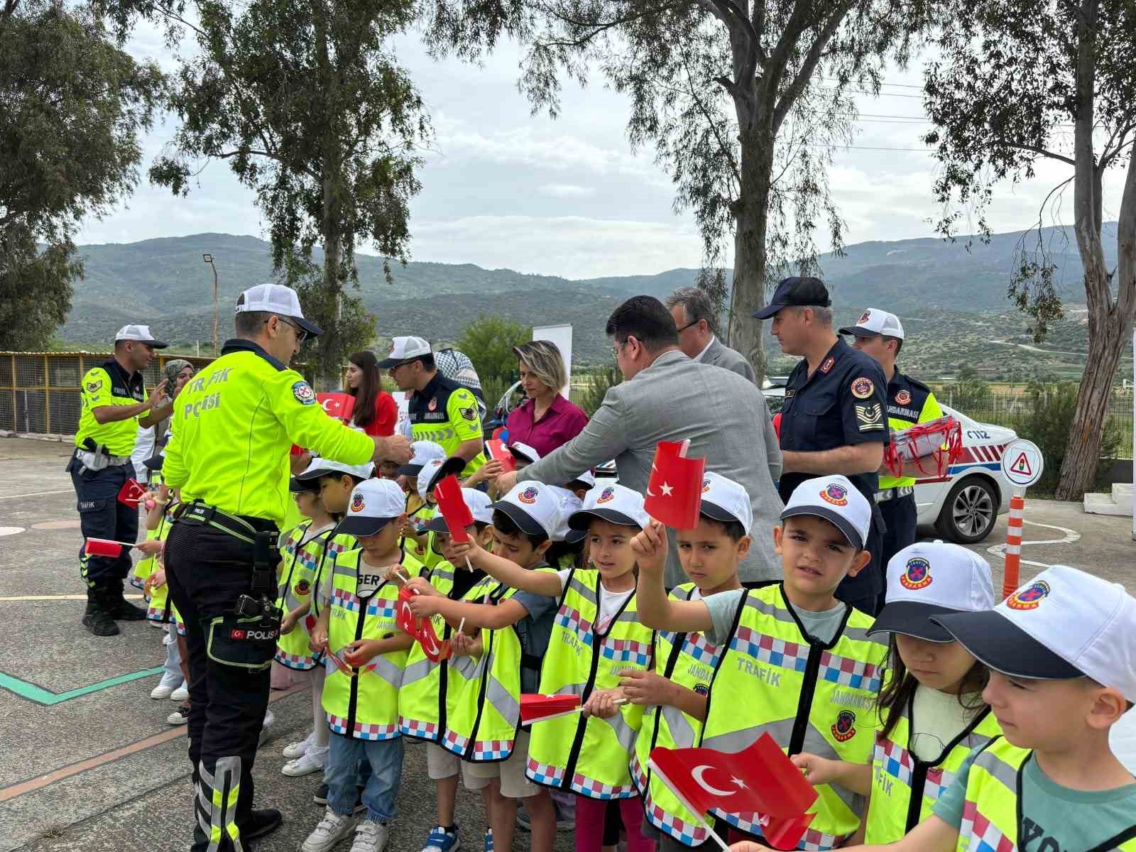 Cinede Anaokulu Ogrencilerine Trafik Egitimi Verildi B0456Af3Fee4882Fd0Ee96018205Bdbe