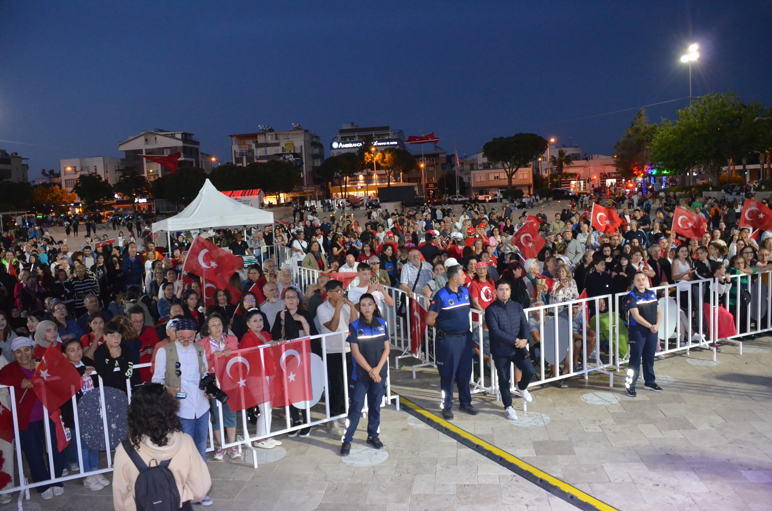 Didimde 19 Mayis Coskusu Fener Alayi Ve Konserle Surdu 569130 D2Db52B67Fb899E863822E1526E4033E