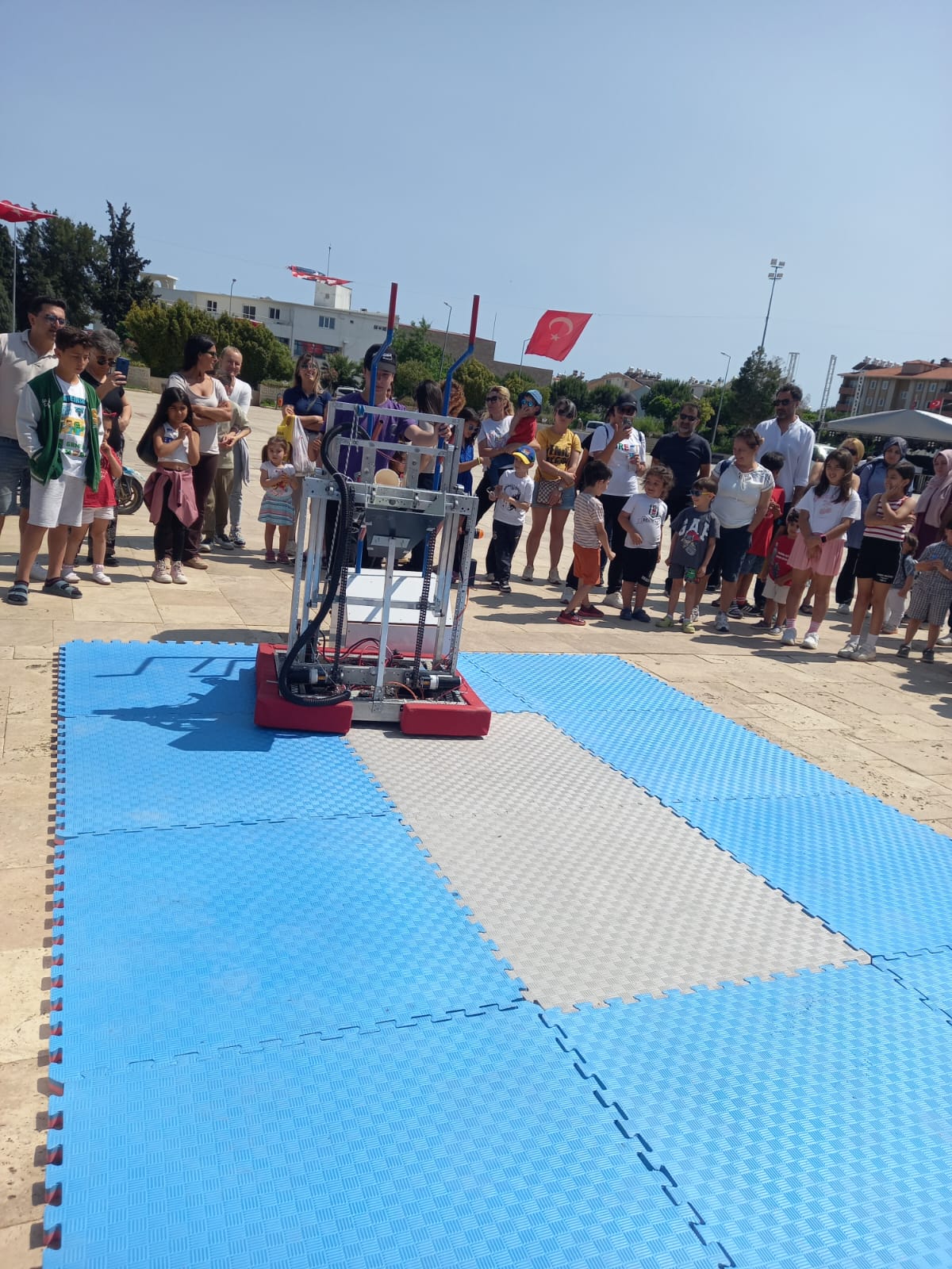 Didimliler Robot Gosterisini Yerinde Inceledi 569065 6Bedab234C07B3B6862C08Ff0797106F
