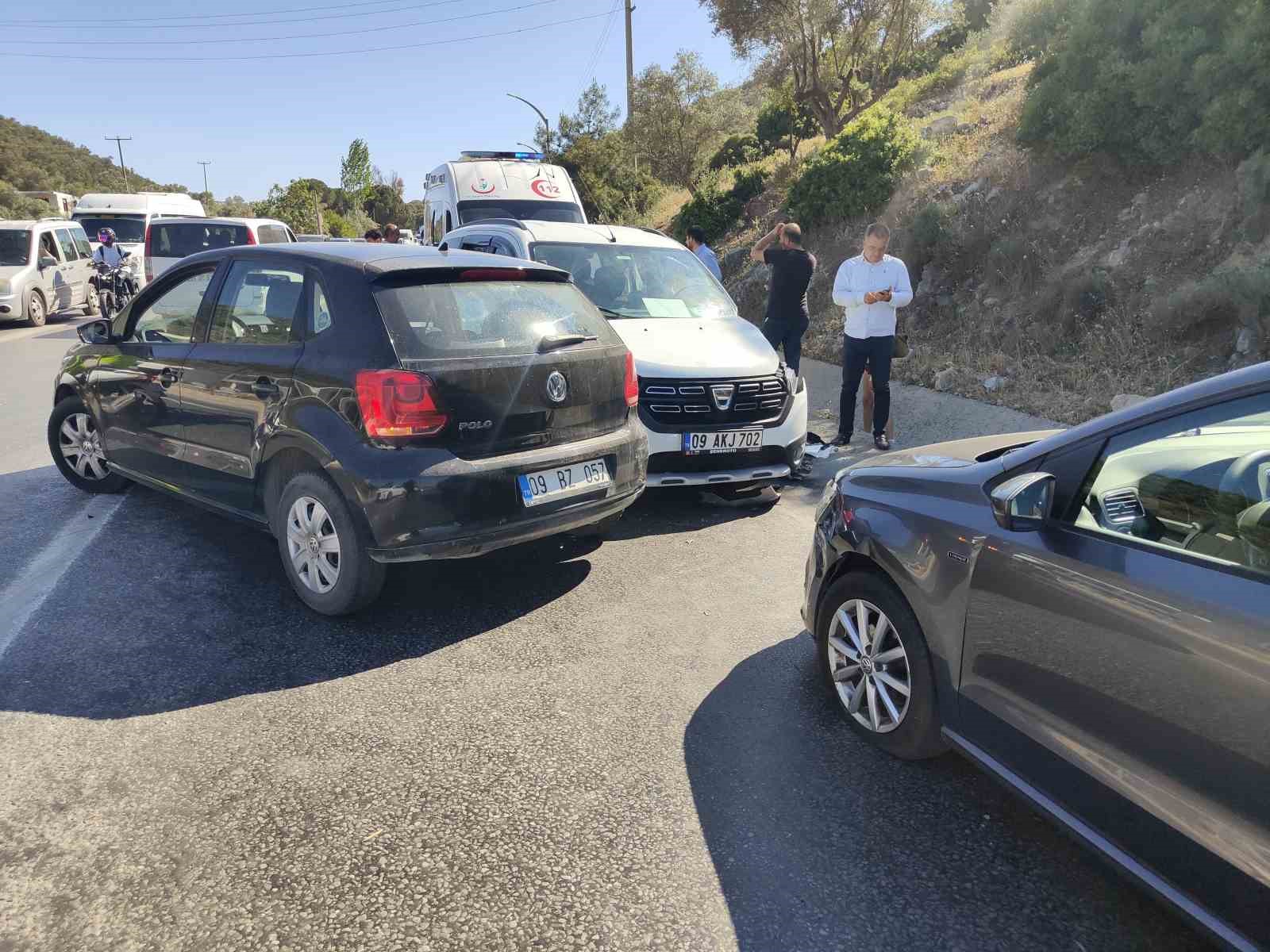 Direksiyon Basinda Fenalasan Surucu 3 Araca Carpti 1 Yarali 0045B40Dc9B3A47404C2C7Ccb7Ef7A1C