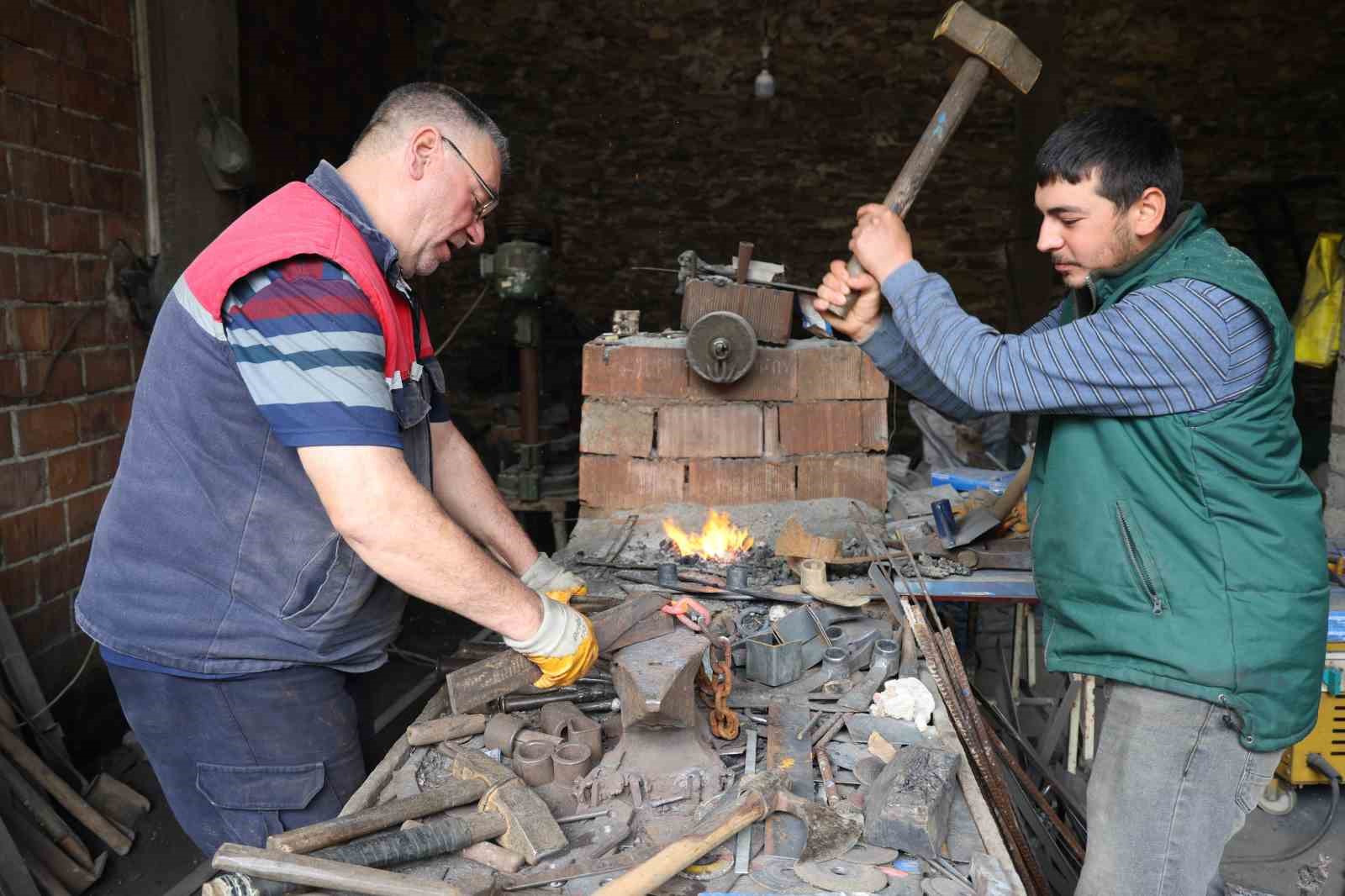 Fabrikasyon Imalatlar Is Gormeyince Ibrahim Usta Zamanla Yarisiyor 969F418464Dd8Bb973346463A930E022