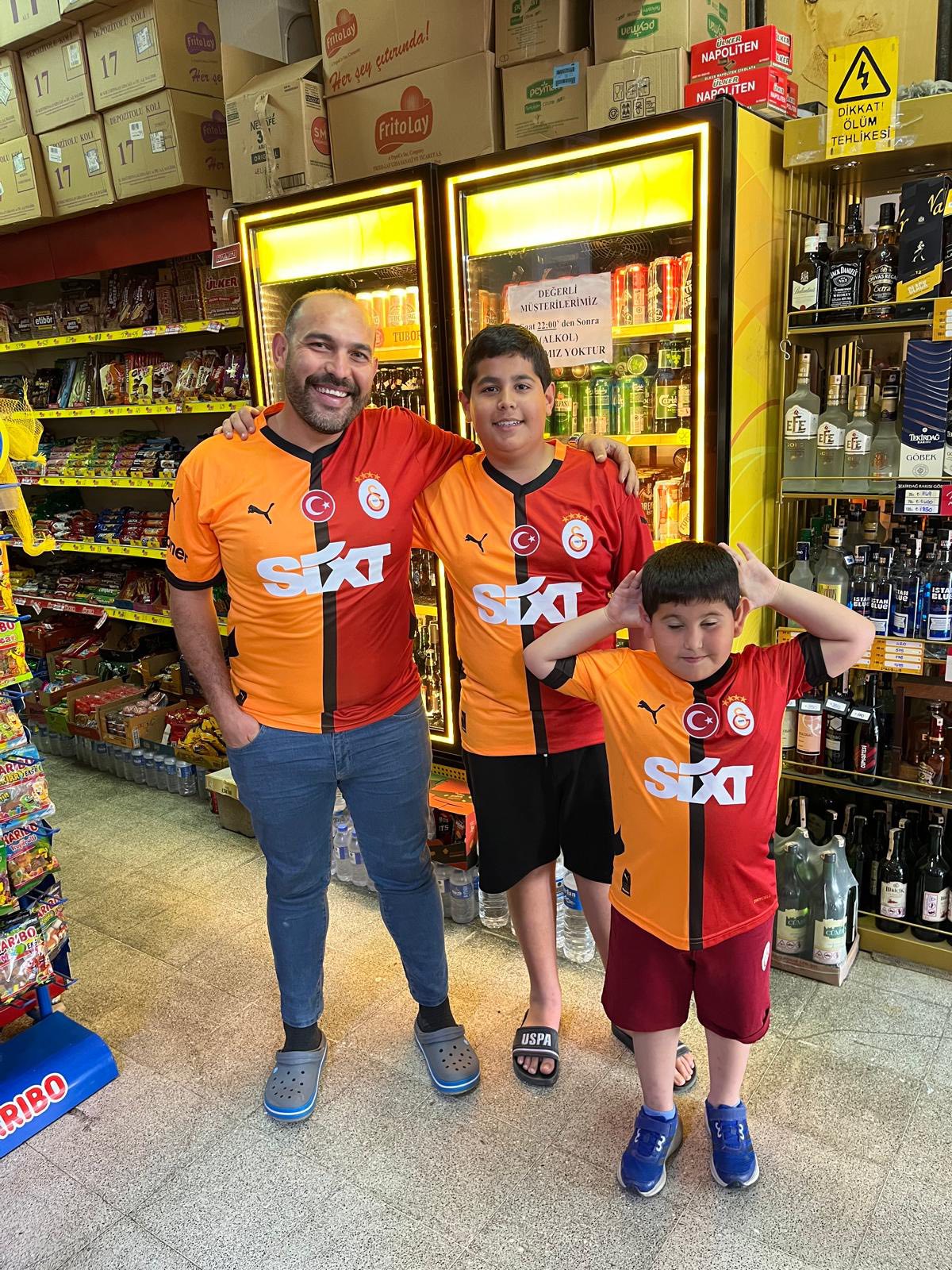 Galatasarayli Aileden Sampiyonluk Gondermesi Fenerbahceli Isimler Galatasaray Formasinda 568766 2D70A8566E9410C18Da9484E8D632526