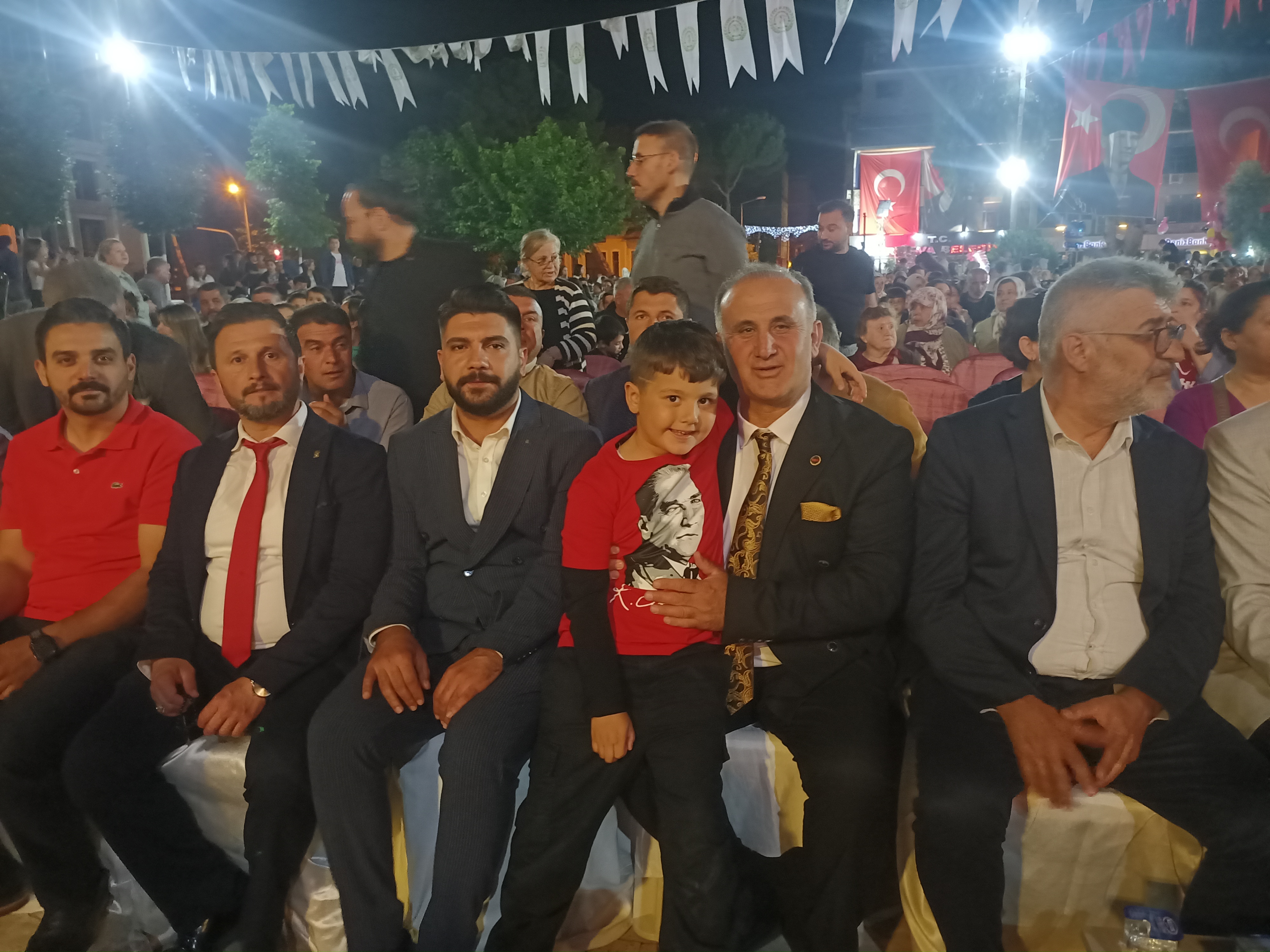 Incirliova 19 Mayisi Kortej Ve Havai Fisekle Kutladi 569132 B0628059D04F7A9Ef091417857C309B9