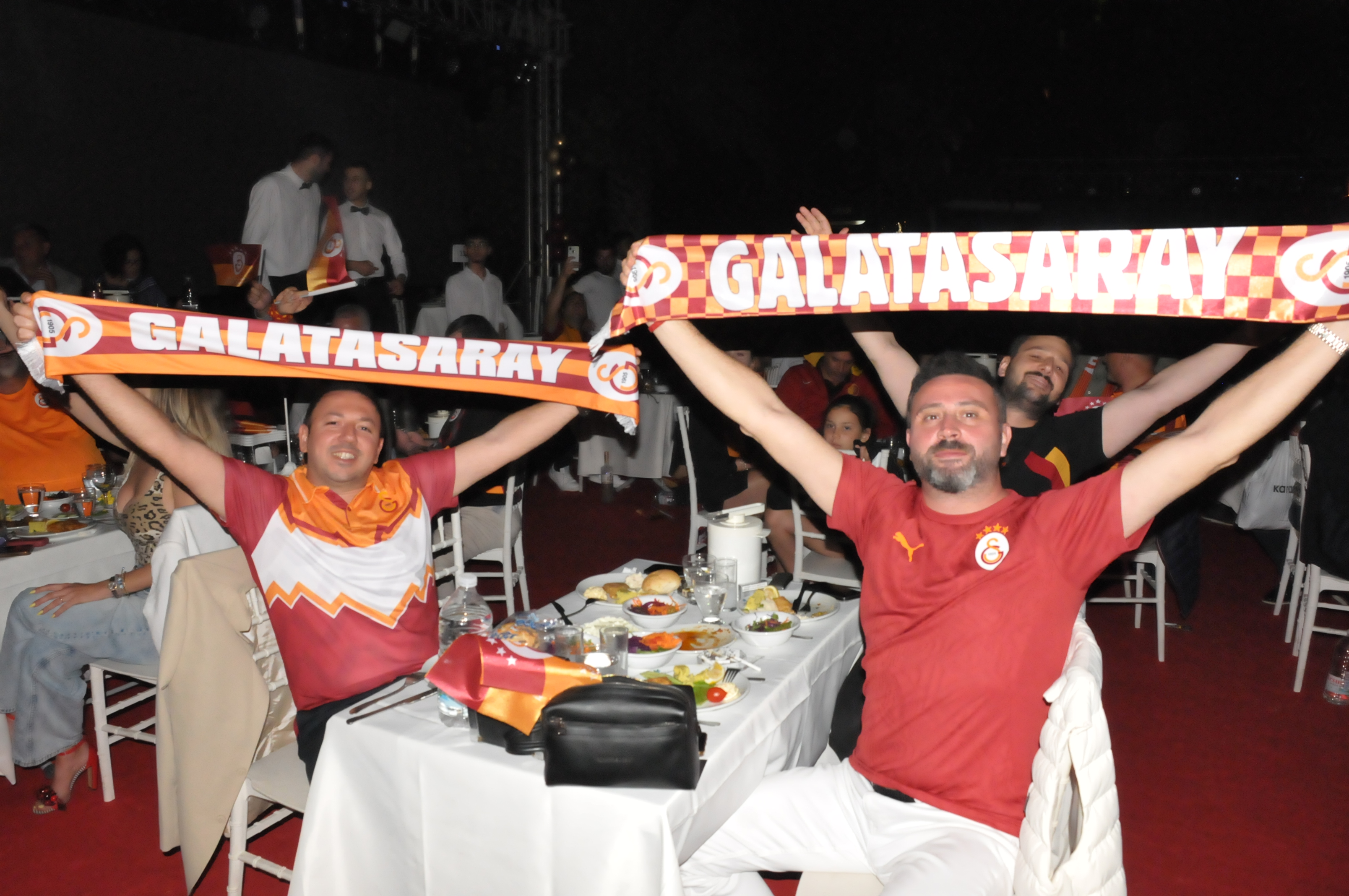Irem Derici Aydinli Galatasaraylilari Costurdu Derici Yenikapinin Acisini Aydinda Cikartti 571535 6734D2C2765E076Dd9A996E3De3B1Dec