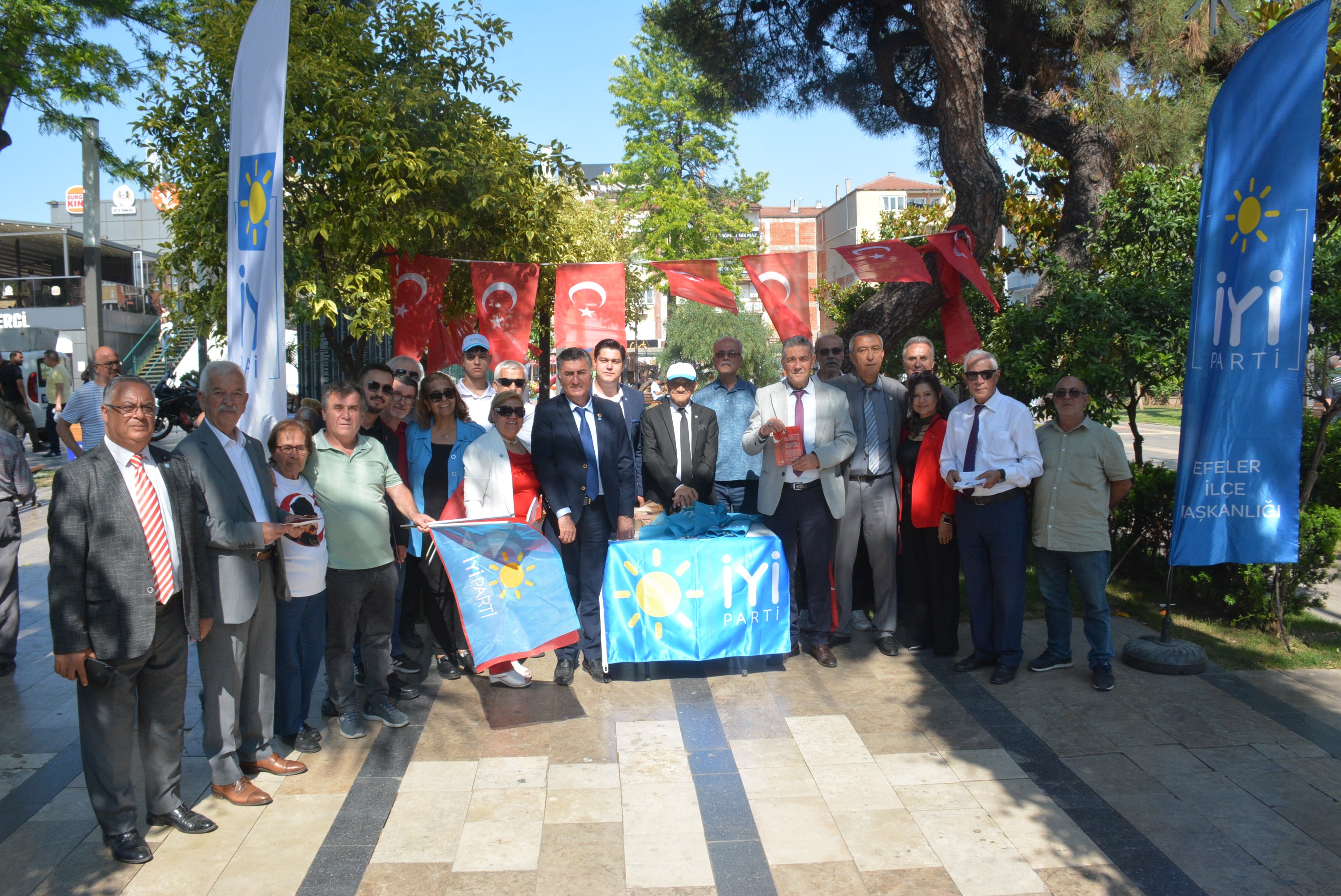 Iyi Partiden Vatandasa Ataturk Rozeti 569096 12Bf5Ffcdd7Dc96A4Cb092B2781Bb239