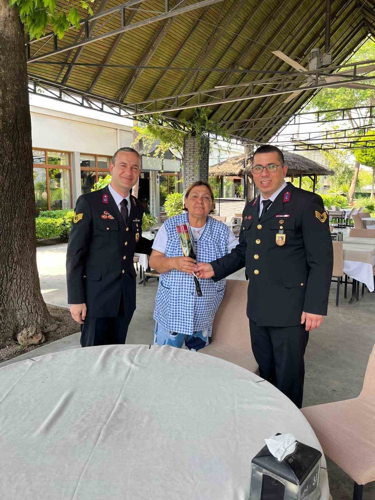 Jandarma Sehit Annelerini Unutmadi 391Cb1Ff5739036Fc95E33Ad6611Ebf3