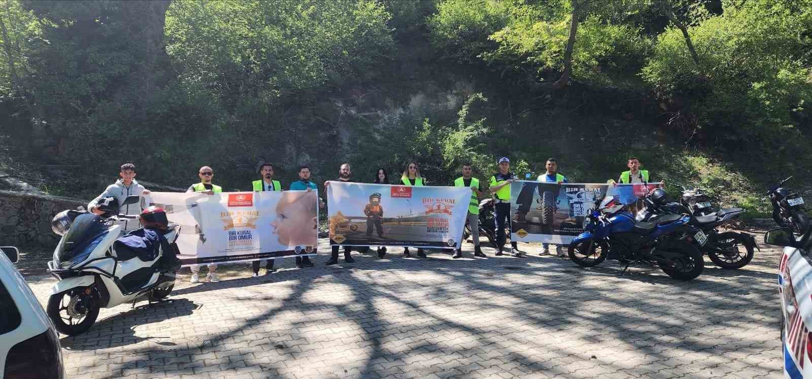 Jandarma Vatandaslara Trafik Kurallarini Anlatti E301D885915662F34473E85628Dc6970