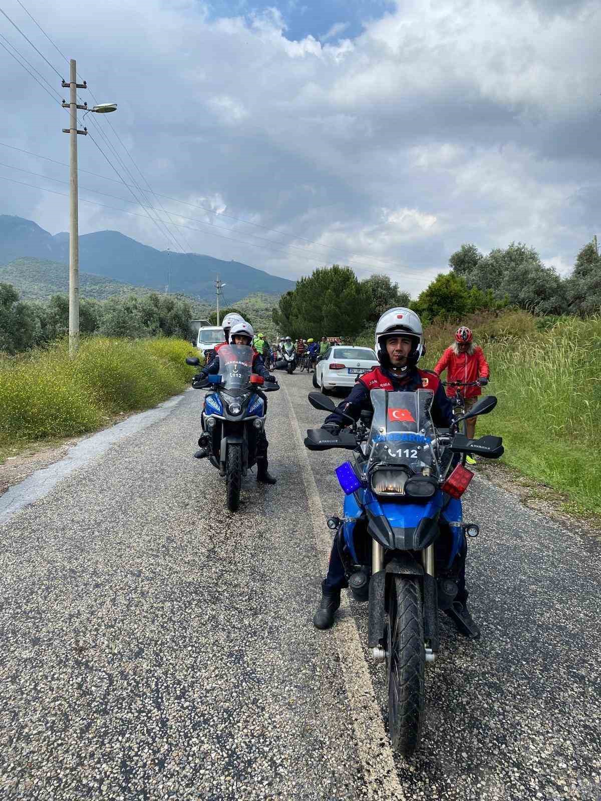 Jandarmadan Bisikletcilere Guvenlik Destegi 0Aa21A945Ca2Fc35Afcb931283240E7A