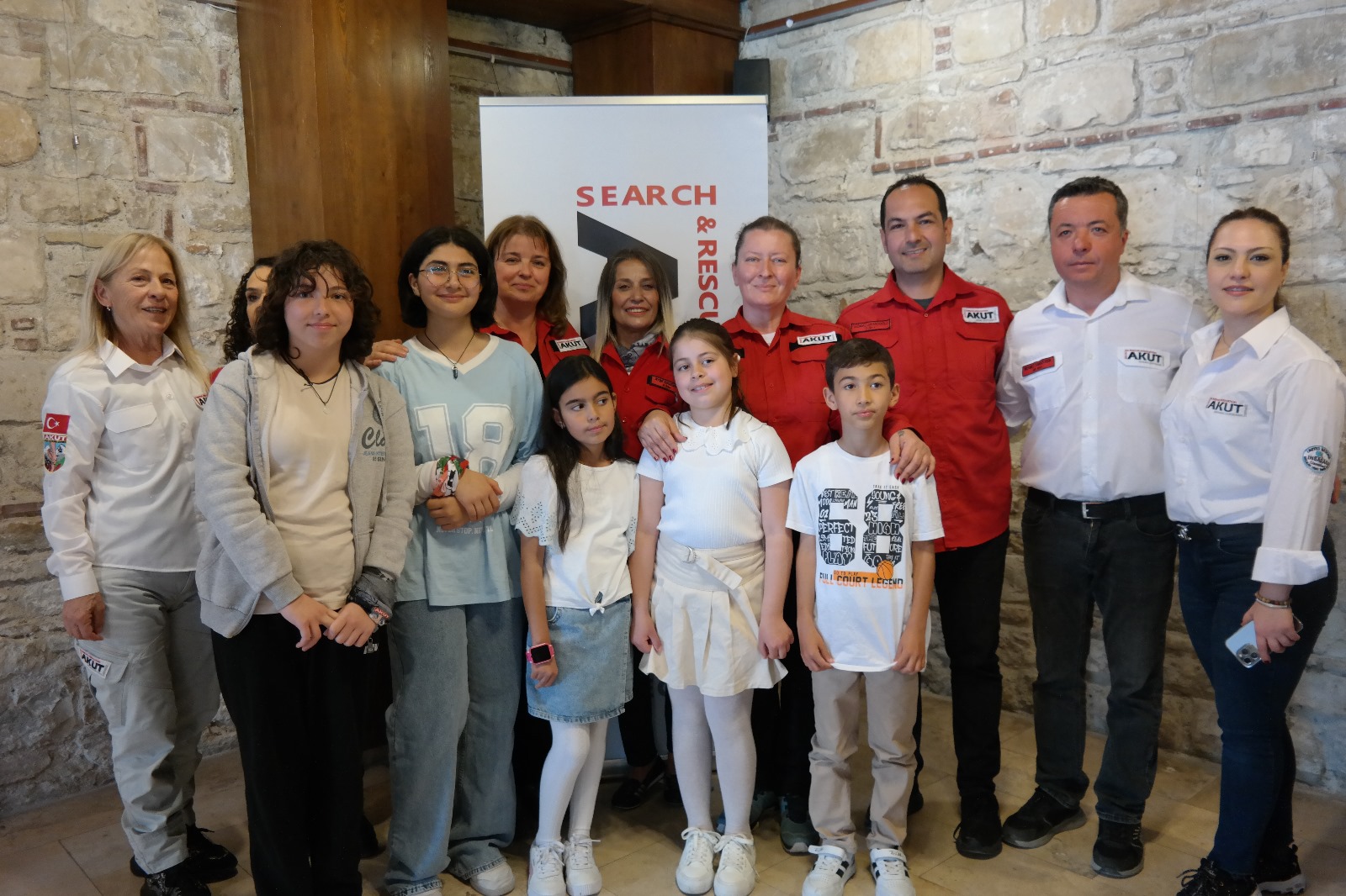 Kahraman Akut Gonulluleri Cocuklarla Projede Bulustu 564878 A59803Df4225F6711A04Af6Cf3785473