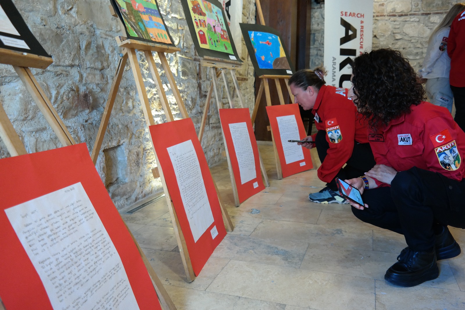 Kahraman Akut Gonulluleri Cocuklarla Projede Bulustu 564878 Abe7Fc0B8E9394C4C7B237D85A0548B6