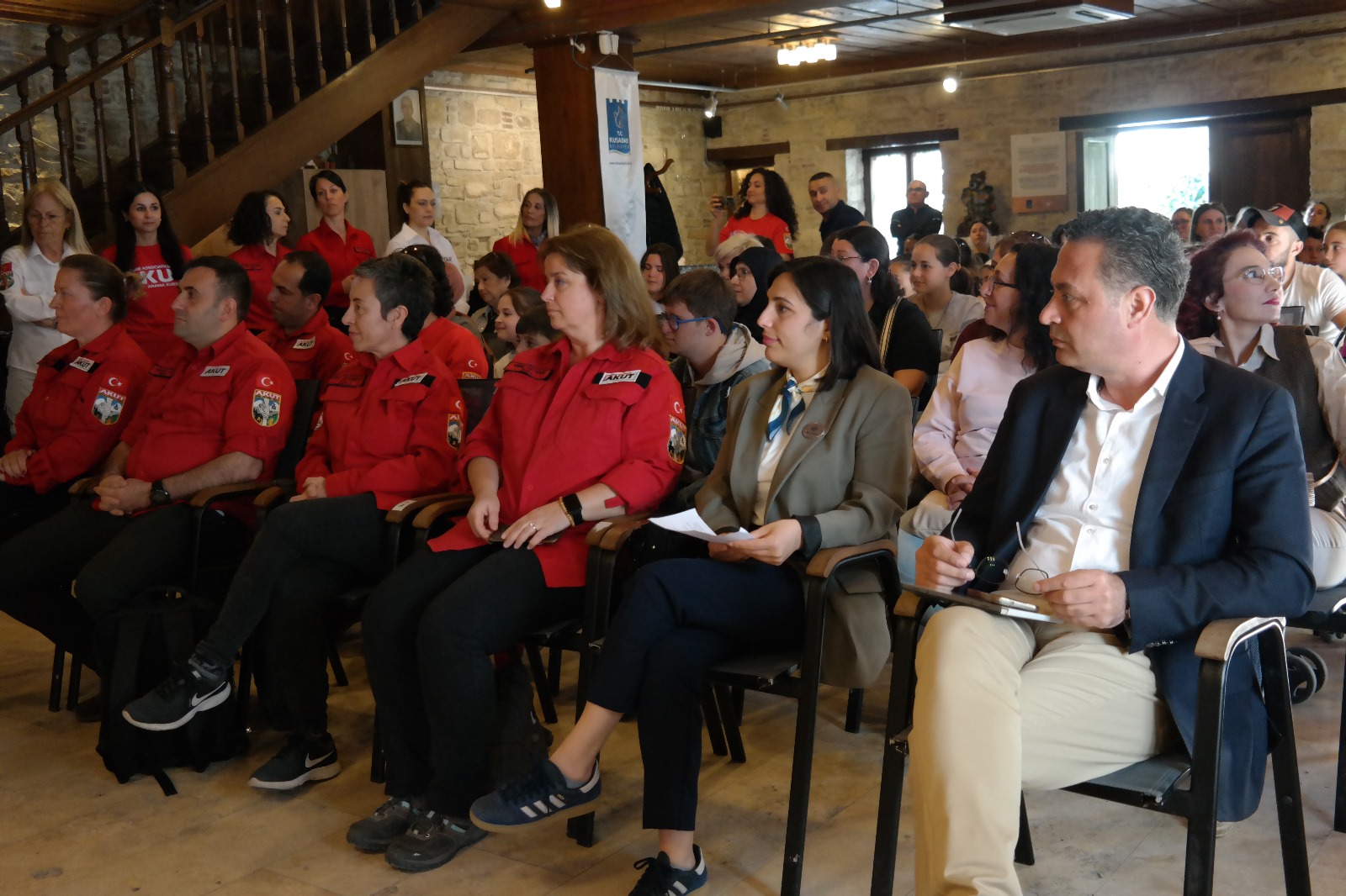 Kahraman Akut Gonulluleri Cocuklarla Projede Bulustu 564878 C62326708274D79623C5A8F2304Ae8Ba
