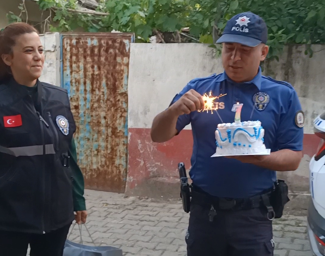 Kalp Hastasi Minik Eymen Hayallerine Kavustu Nazilli Polisinden Unutulmaz Supriz 569050 A26E098B47499F511E88003D8Ef2Ca4B