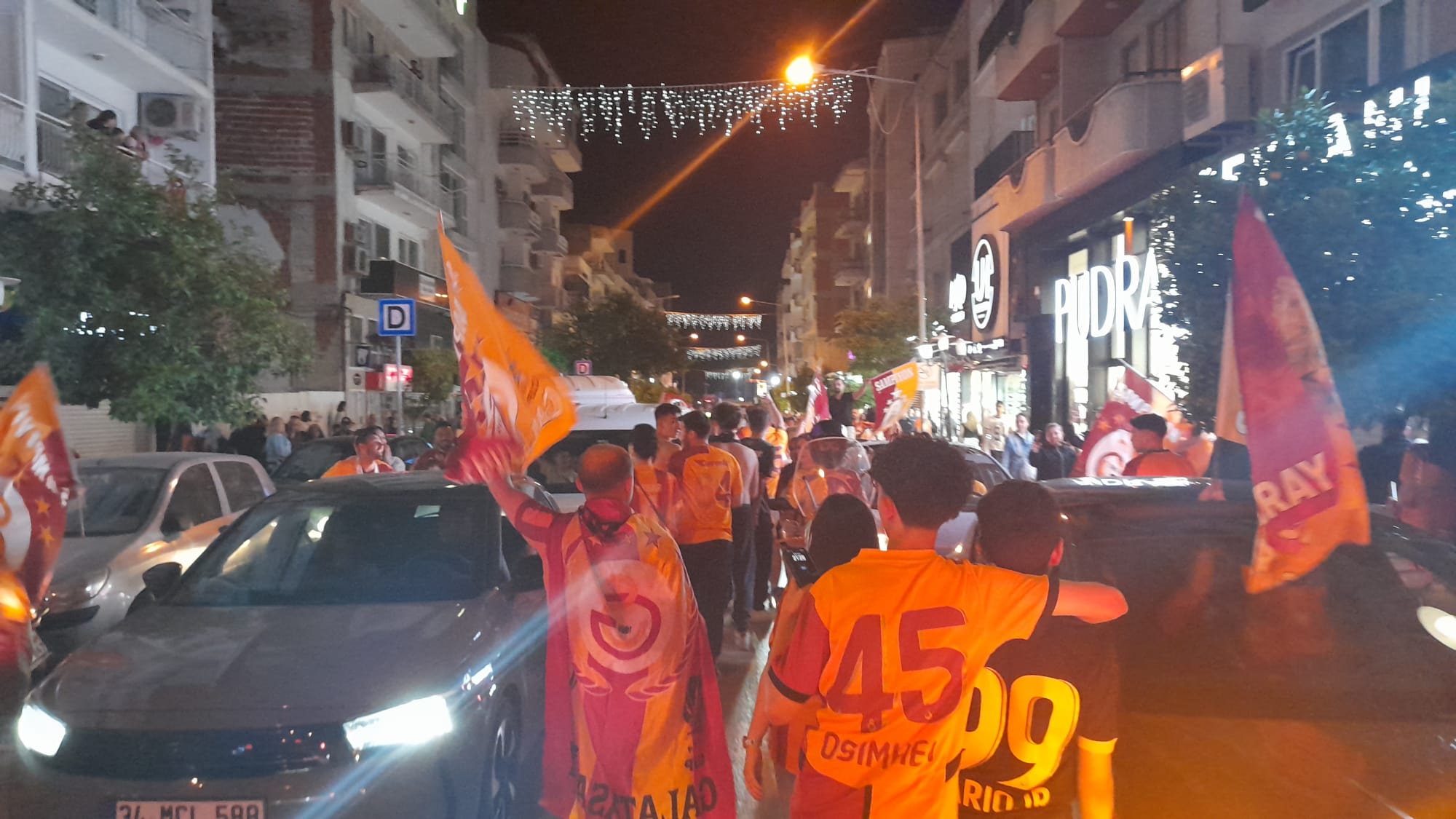 Kusadasinda Coskunun Adi Galatasaray 568879 01A2D7Da96Bed53F05663Dada8B2A84E
