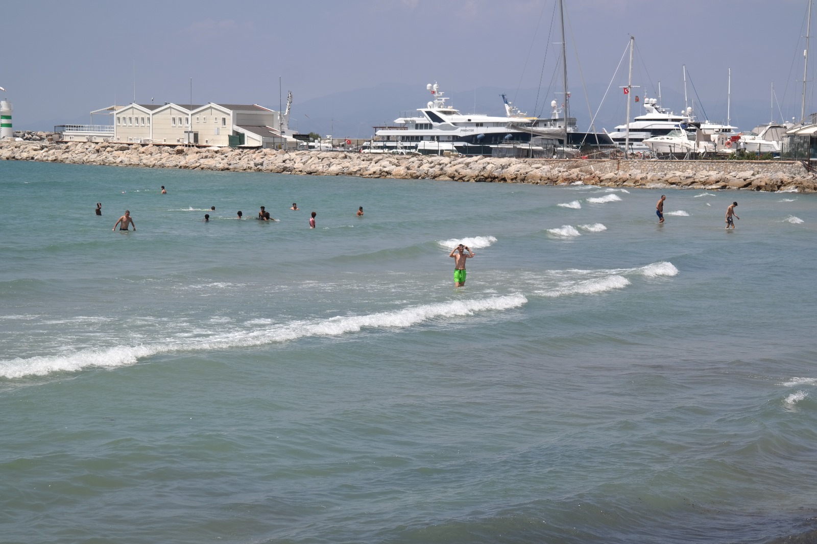 Kusadasinda Plajlara Yaz Erken Geldi 566932 3495668842532B267125976E82Ce421C