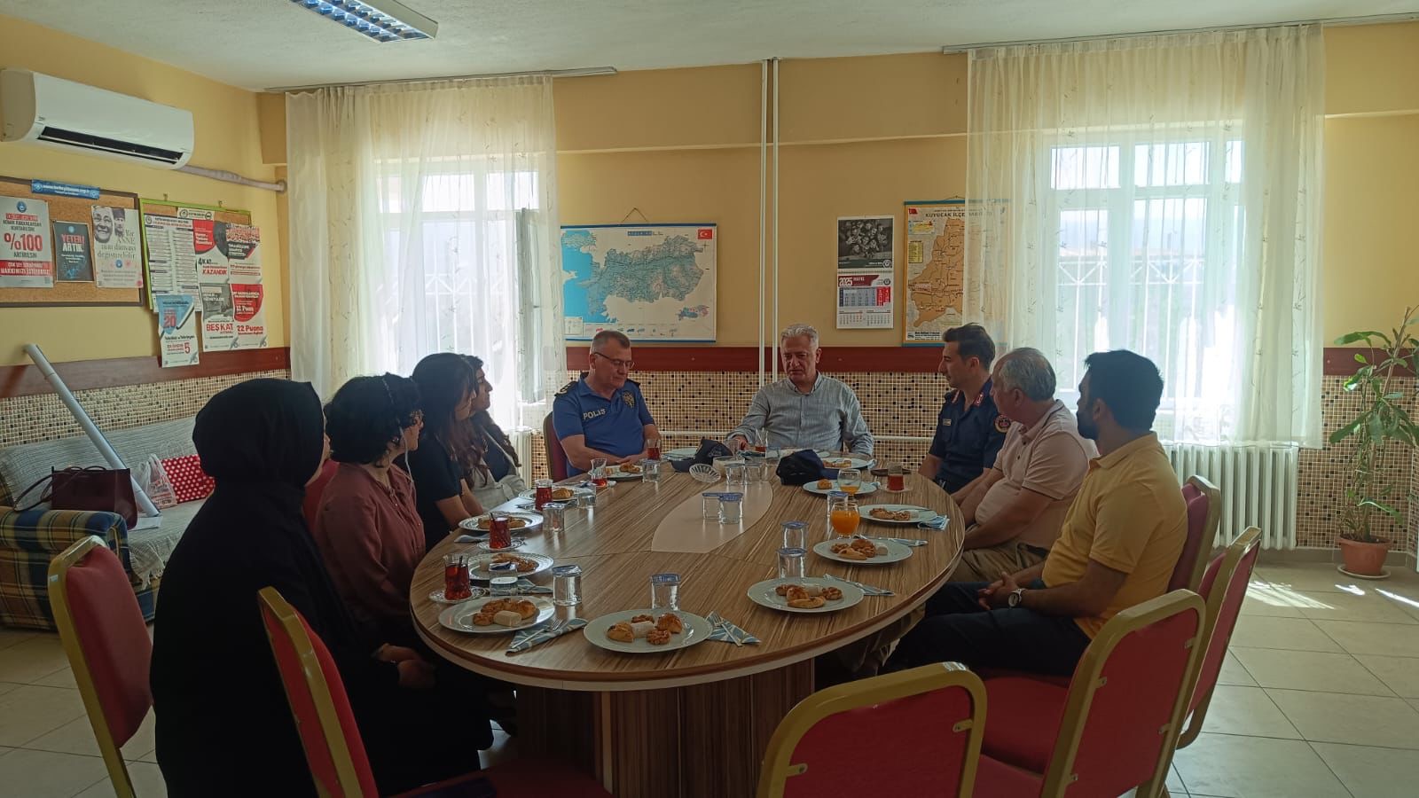 Kuyucakta Adu Ogrenciler Minik Kalplere Kitaplarla Dokundu 566805 2351A1C638801Ec05B4C850F56C5B8Fd