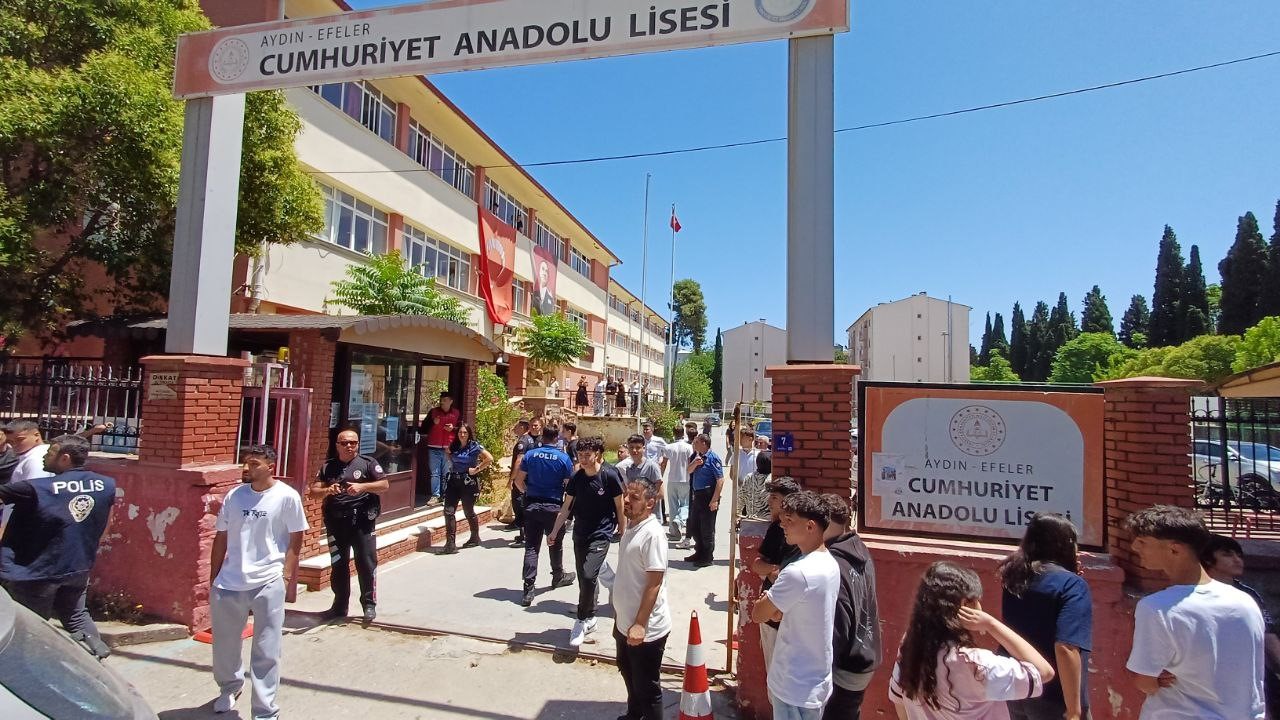 Lise Onunde Ogretmen Ve Kurye Kavgasi 2E54Ac6341984Cfbc03E5F019928761C