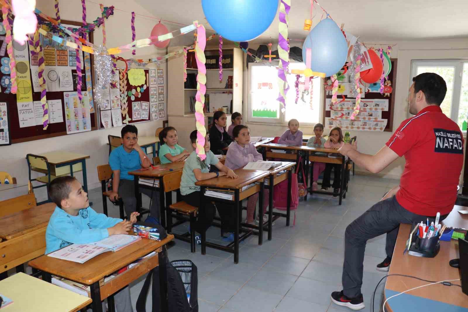 Nazillide Afet Farkindaligi Egitimi Suruyor 8Dc305B29D6Cb4B7E33A0D44714712C6