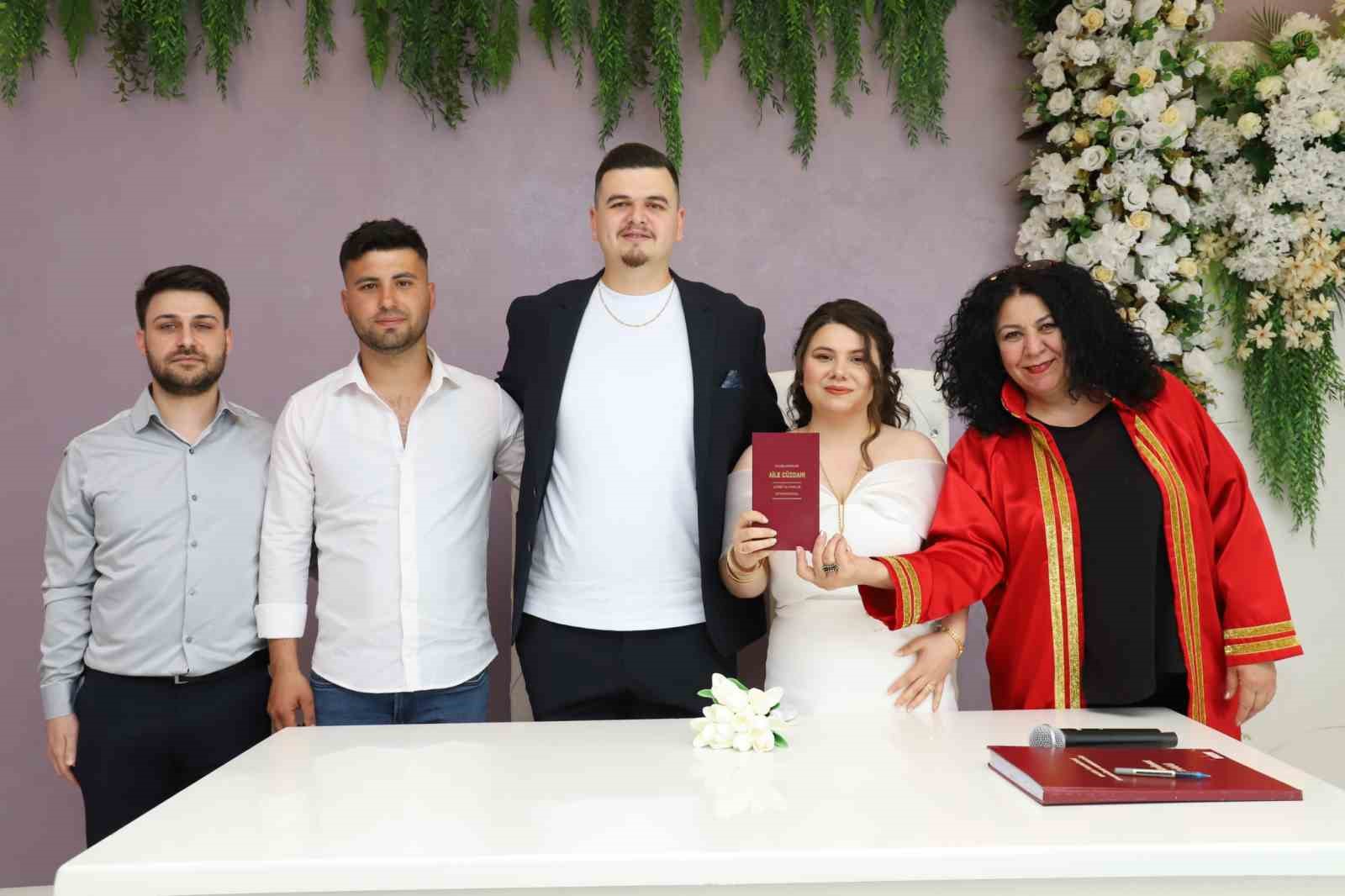 Nazillide Nikah Maratonu 7E1F113E7592E5C189162Bd548Dfce00