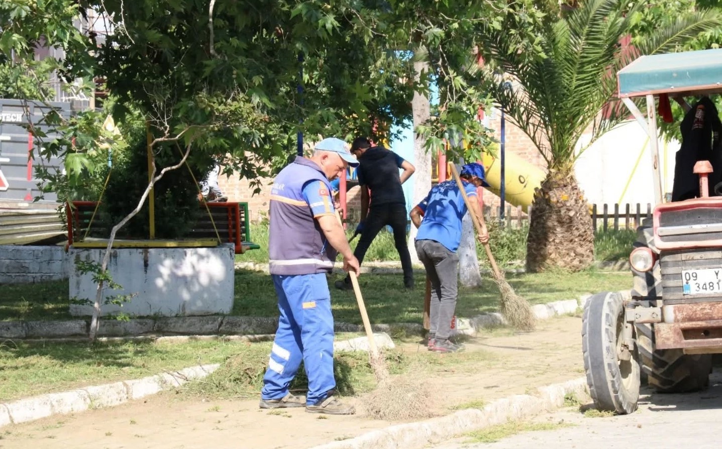 Yenipazardaki Parklar Meydanlar Ve Caddeler Guzellesiyor 4A610669D8B332080E331F3889Cbc7E0