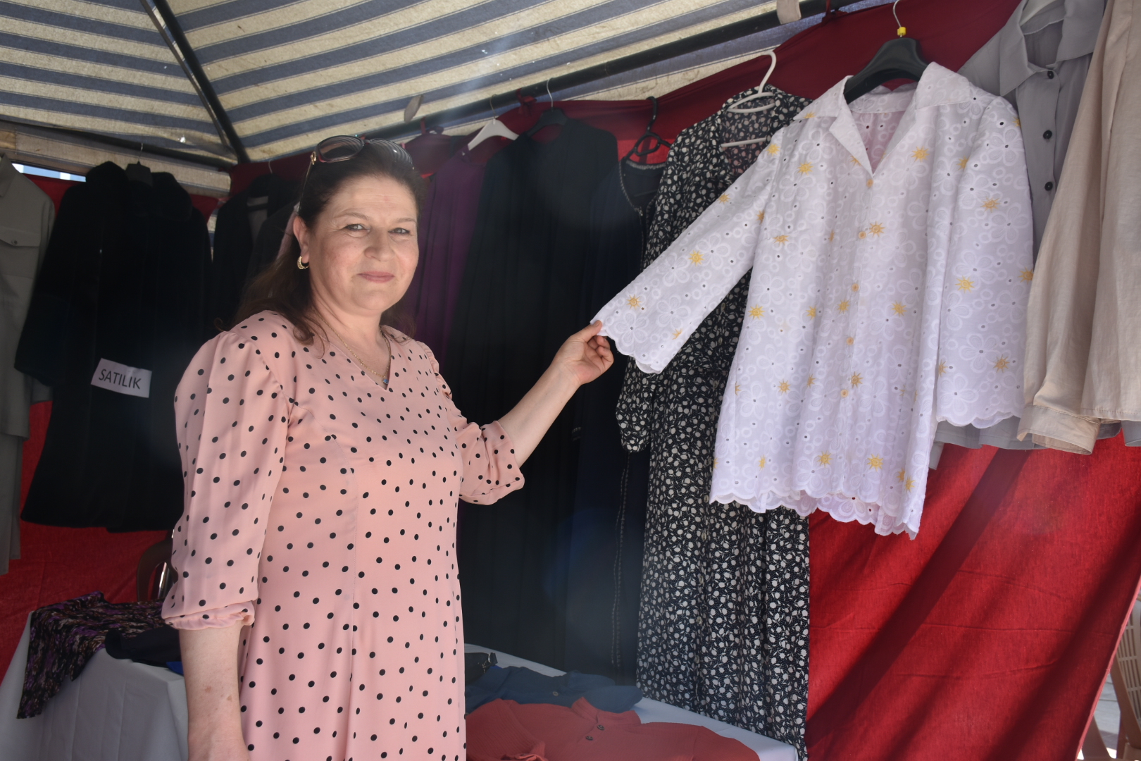 50 Yasinda Basladi Simdi Kendi Kiyafetlerini Kendi Dikiyor 575432 616192Eb41A6F49323C6F4796F4856D8