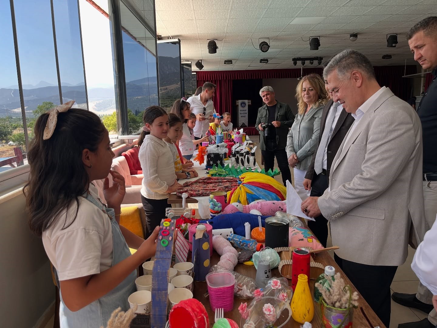 Atik Malzemeler Ogrencilerin Elinde Sanata Donustu 61837C3Adc5A141644De665C863A9097