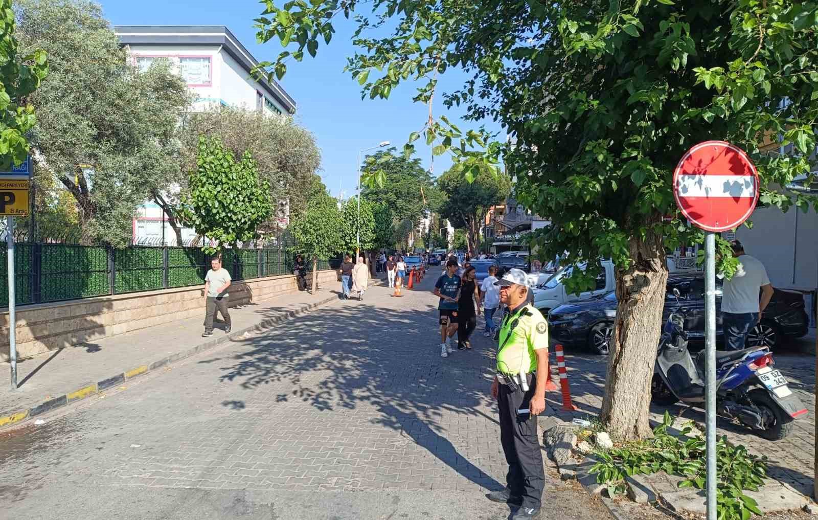 Aydinda Trafik Ekiplerinden Lgs Nobeti 6E80Ec9Da473Af8Ea7Ef9B80Ec9C1A7B