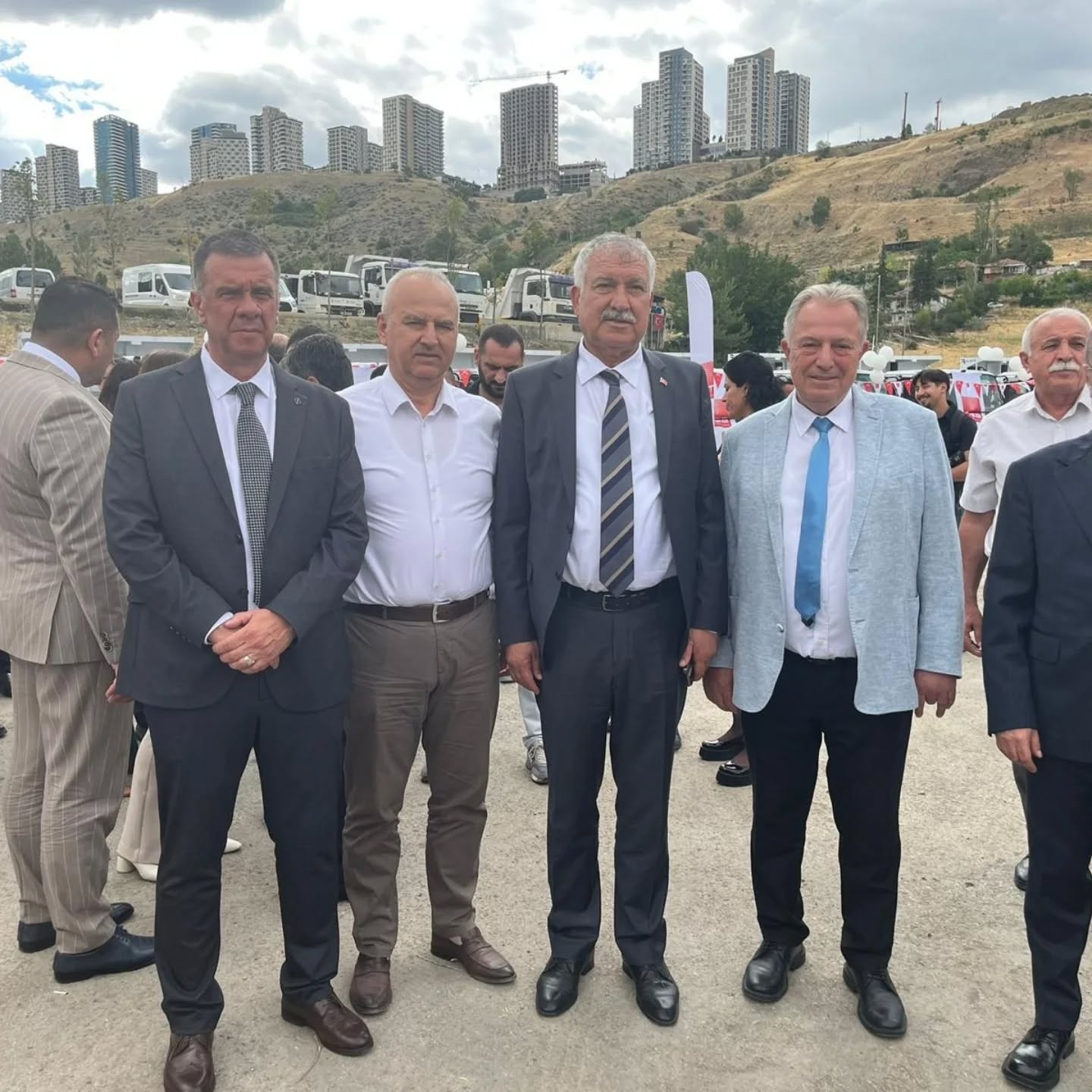 Aydinda Uc Belediyeye Hibe Cop Kamyonu Baskanlar Araclarin Anahtarini Karalardan Teslim Aldi 579847 D0A9D4Bd03C47D51A064Bd507F7D4975