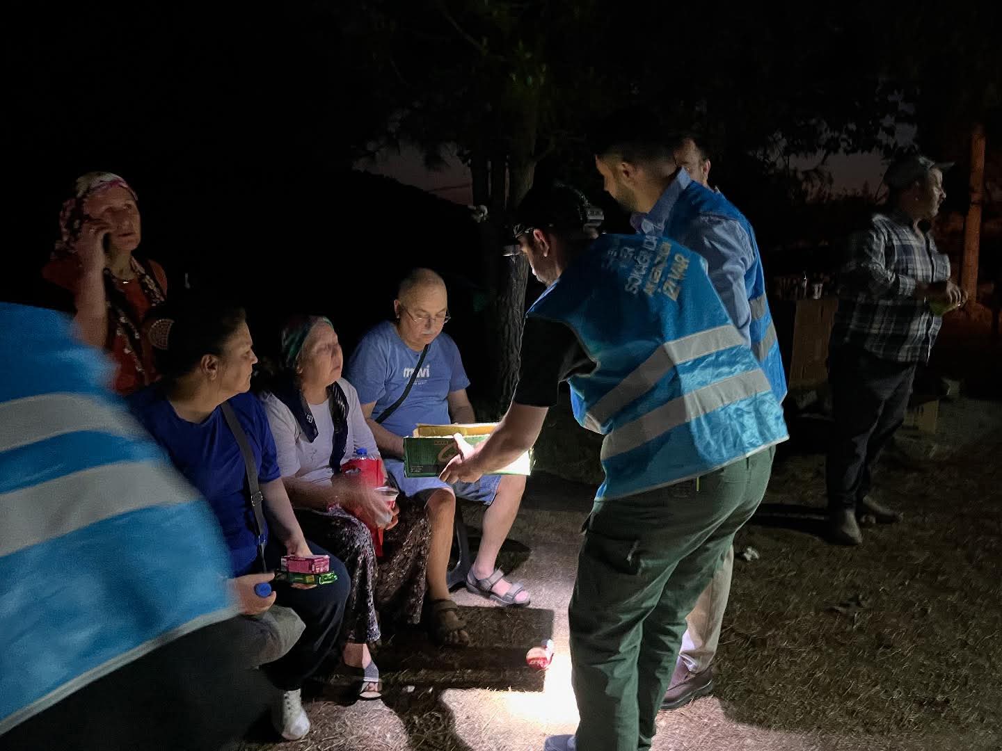 Aydindaki Yanginda Dayanisma Ruhu 577543 9Ca7858B1439E81F9Fe9A28Ba1595901