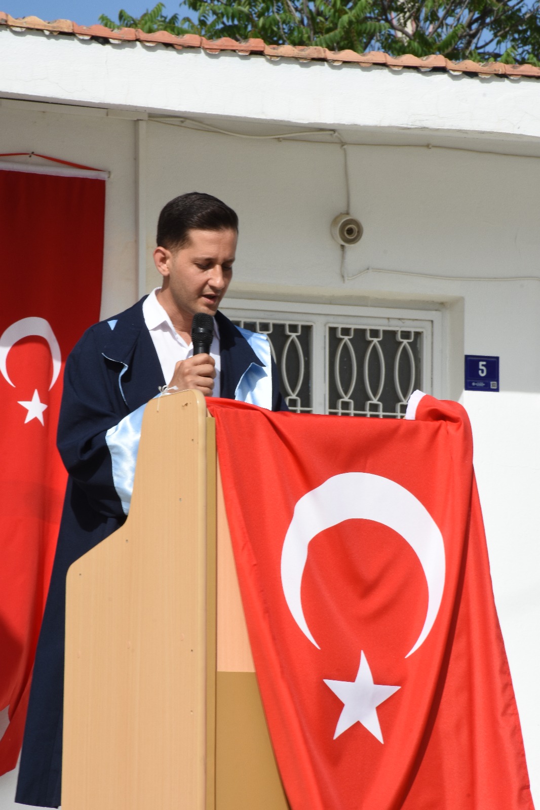 Azmin Zaferi Ucuncu Universitesinden De Dereceyle Mezun Oldu 572691 59E8E64Fdbcfc4Cf553E65Fc57397083