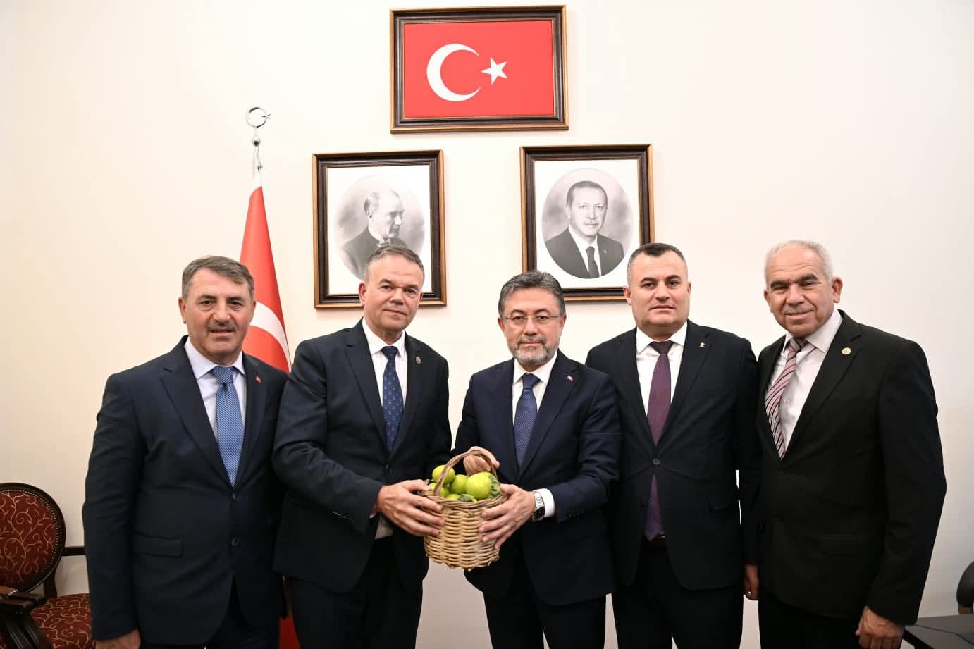 Bakan Yumakliya Talepler Iletildi 578638 D0Cfe1Cab8773B82Ca1F434B5Aeee7D8
